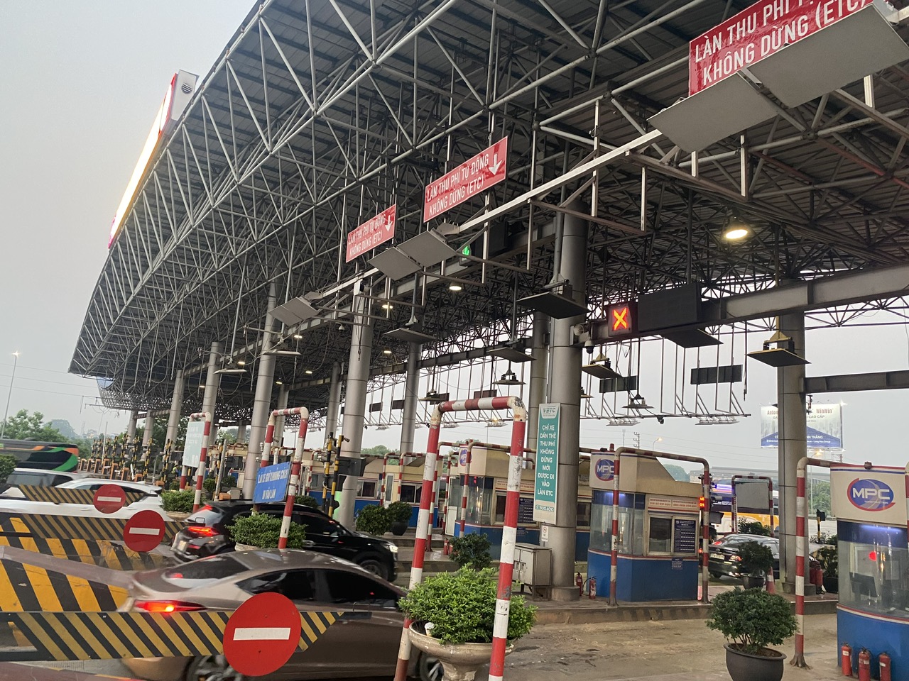 Trạm thu ph&iacute; cửa ng&otilde; Thủ đ&ocirc; th&ocirc;ng tho&aacute;ng ng&agrave;y cuối trước kỳ nghỉ lễ 30/4- Ảnh 8.