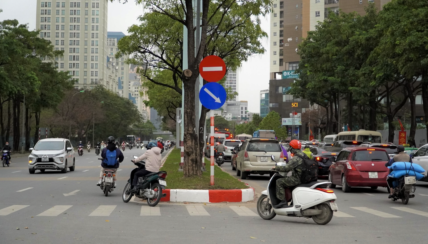 Xe m&aacute;y đua nhau đi ngược chiều, đ&aacute;nh cược t&iacute;nh mạng với tử thần- Ảnh 8.