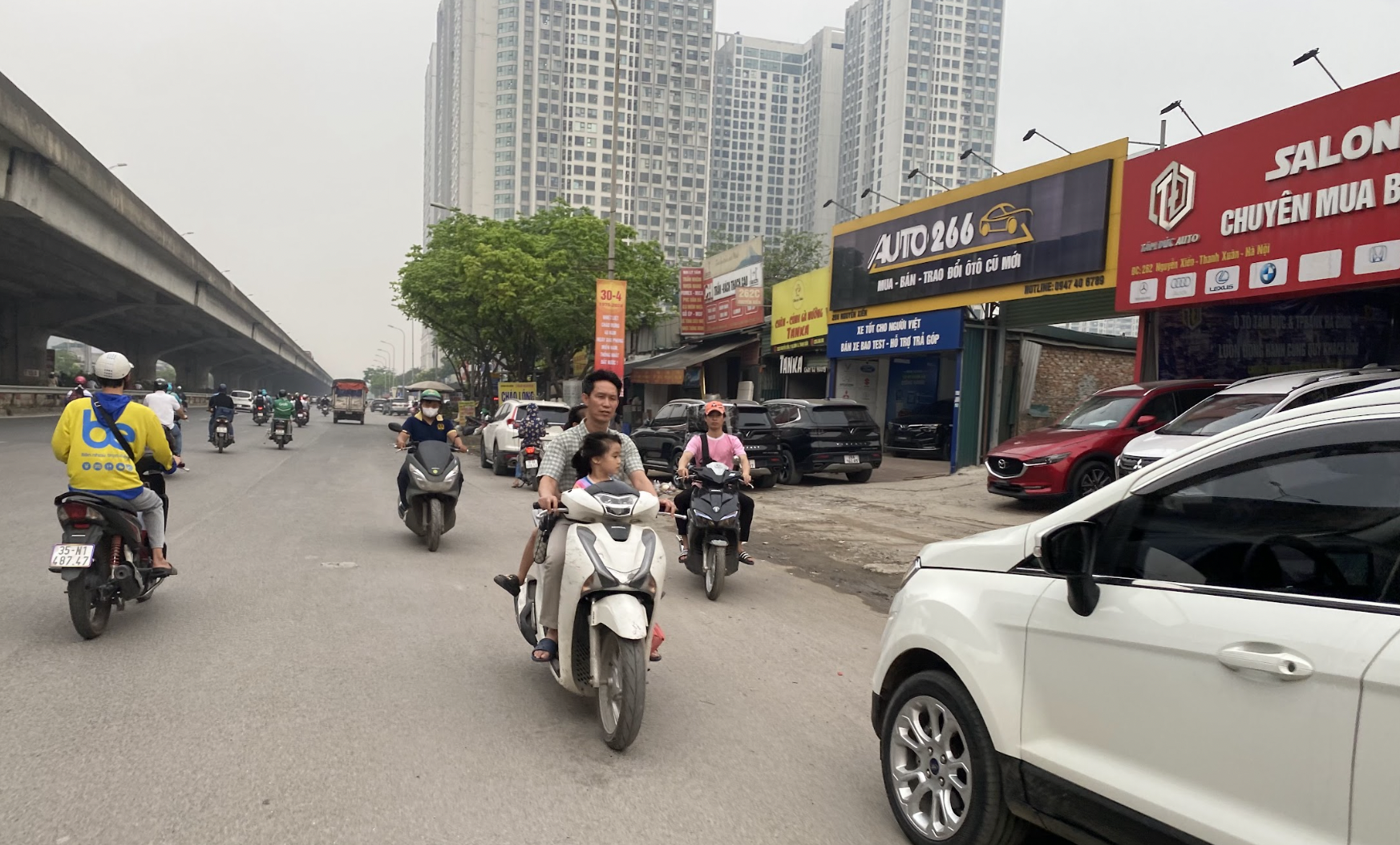 Xe m&aacute;y đua nhau đi ngược chiều, đ&aacute;nh cược t&iacute;nh mạng với tử thần- Ảnh 16.