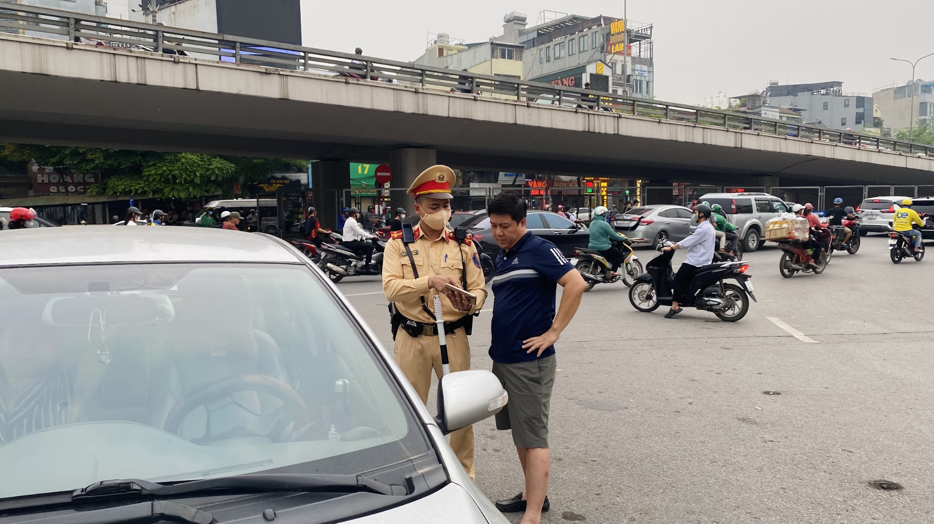 Xe m&aacute;y đua nhau đi ngược chiều, đ&aacute;nh cược t&iacute;nh mạng với tử thần- Ảnh 15.