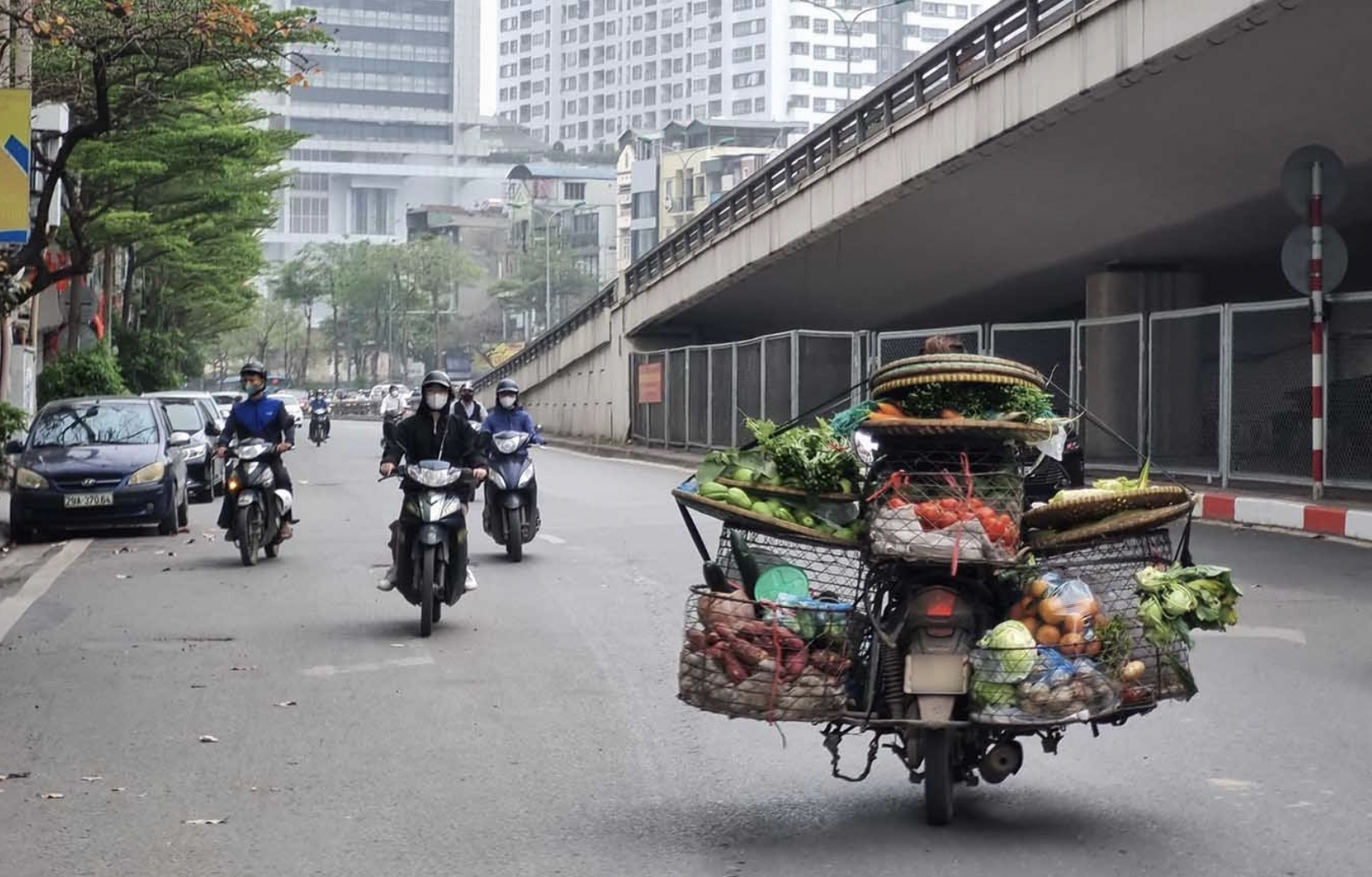 Xe m&aacute;y đua nhau đi ngược chiều, đ&aacute;nh cược t&iacute;nh mạng với tử thần- Ảnh 13.