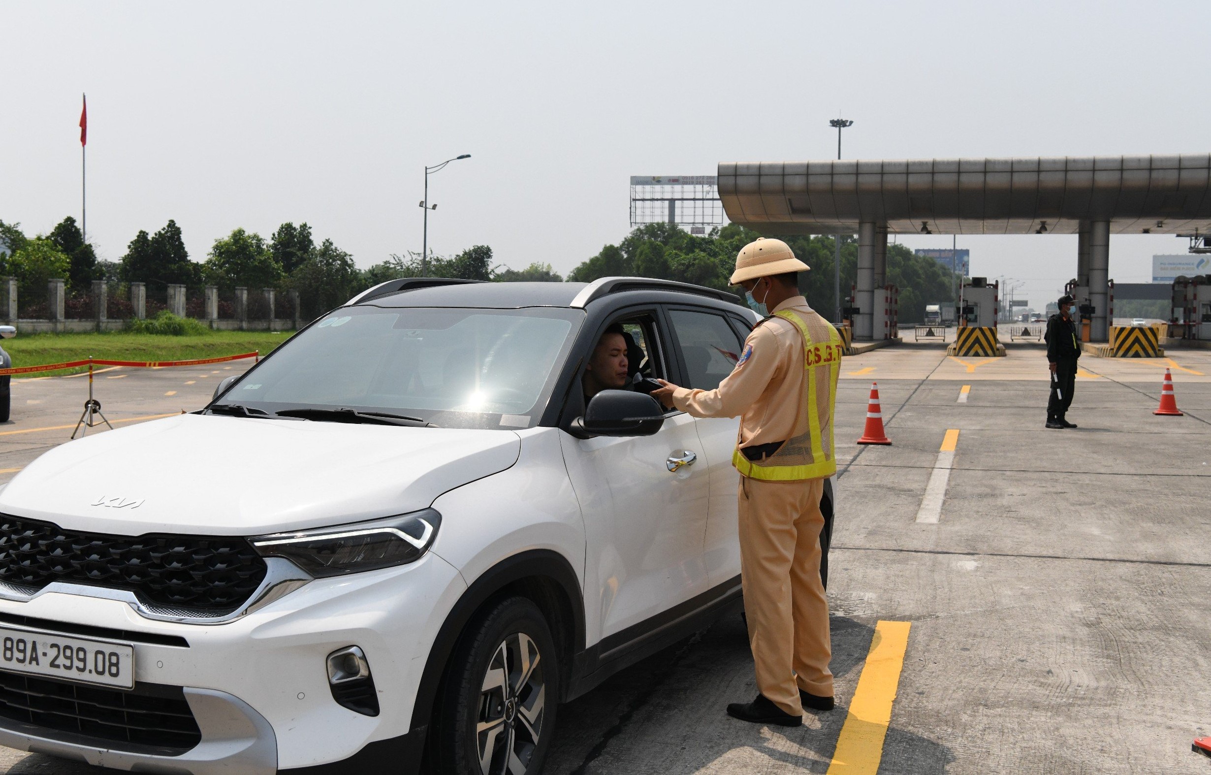 Thủ tướng khen lực lượng CSGT nỗ lực k&eacute;o giảm TNGT dịp nghỉ lễ 30/4-1/5- Ảnh 1.