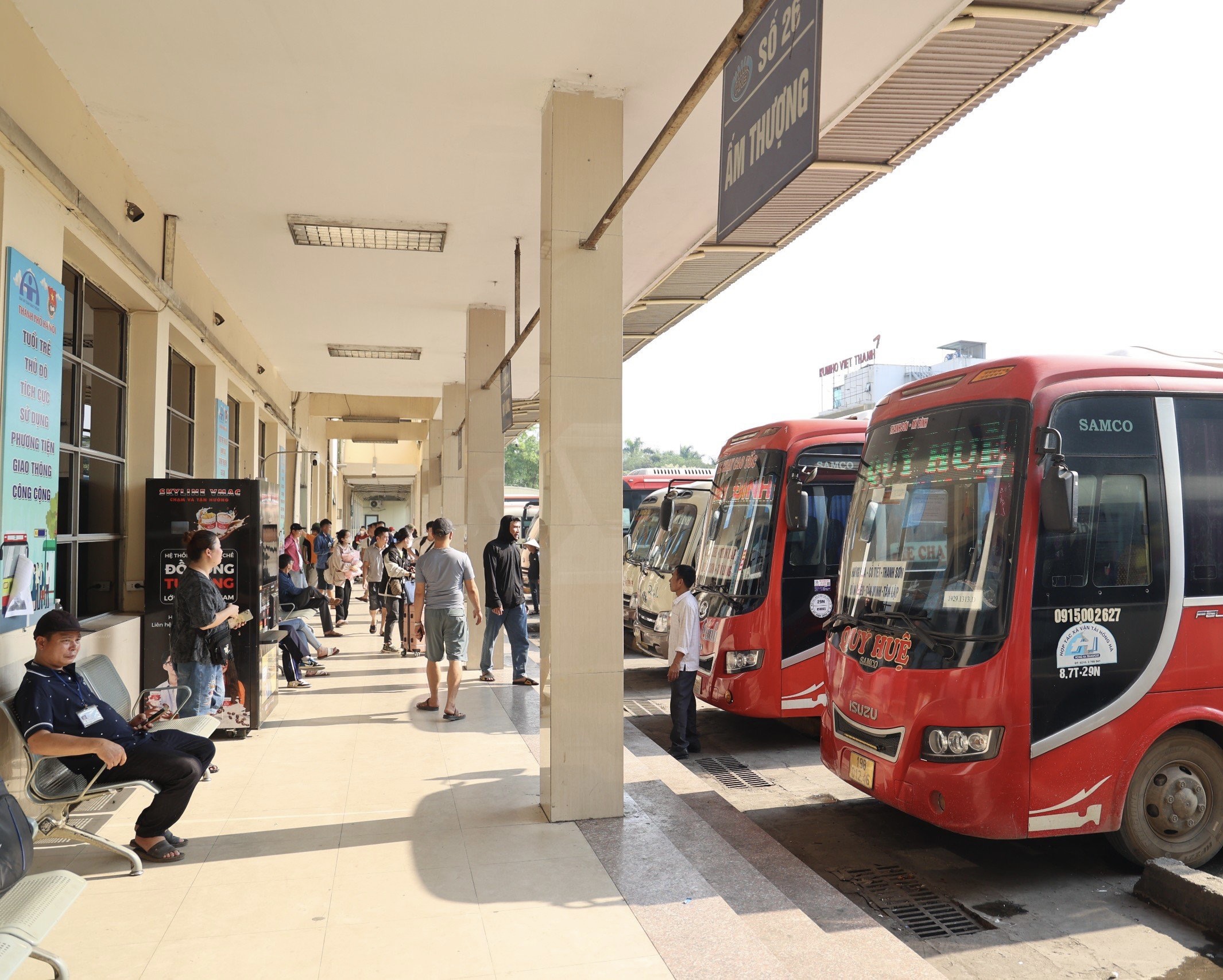 Bến xe đ&ocirc;ng nghẹt trước kỳ nghỉ lễ 30/4 -1/5- Ảnh 13.