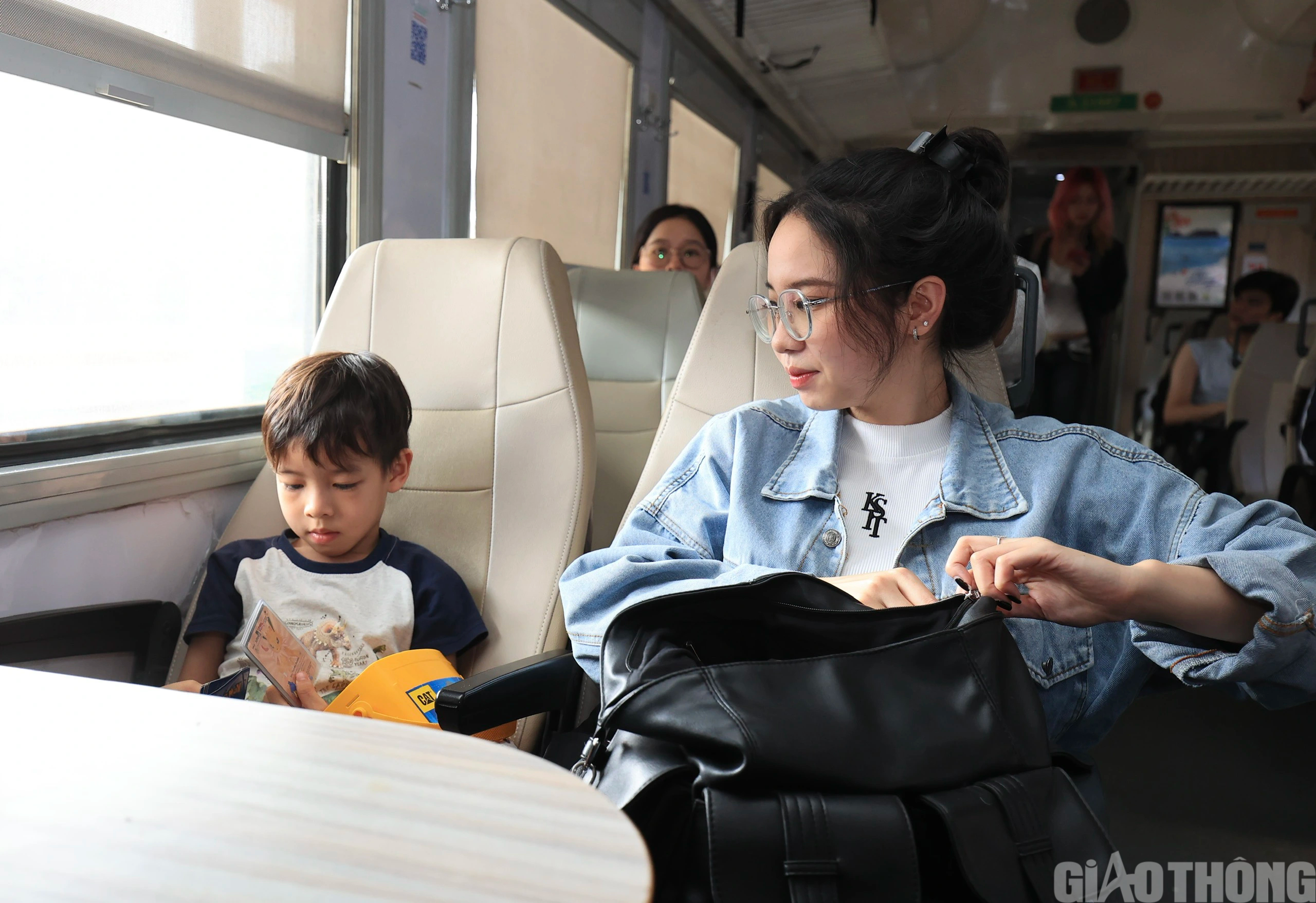 Người d&acirc;n nườm nượp đổ về ga H&agrave; Nội, bắt đầu kỳ nghỉ lễ 30/4 - 1/5- Ảnh 10.