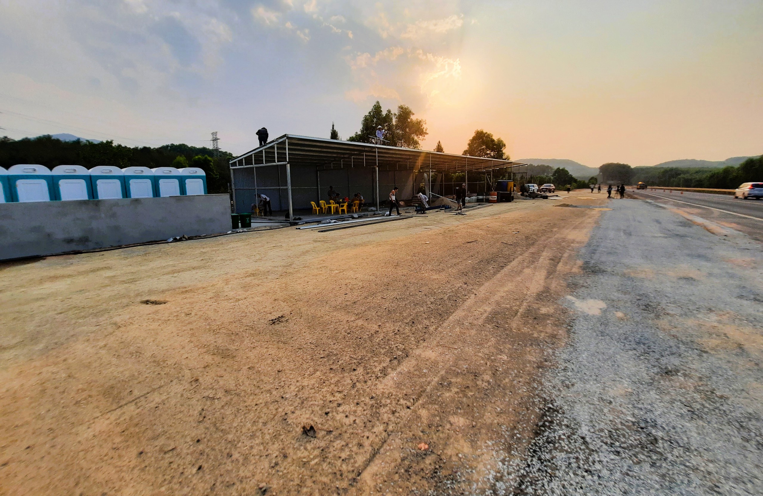 T&agrave;i xế thuận tiện ra v&agrave;o trạm dừng nghỉ tại cao tốc Cam Lộ - La Sơn- Ảnh 7.