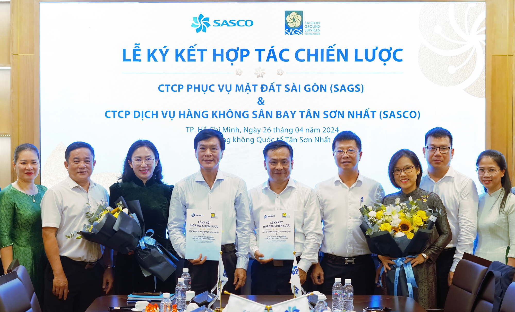 Hai "&ocirc;ng lớn" h&agrave;ng kh&ocirc;ng ở T&acirc;n Sơn Nhất bắt tay, h&agrave;nh kh&aacute;ch sẽ c&oacute; nhiều ưu đ&atilde;i- Ảnh 1.