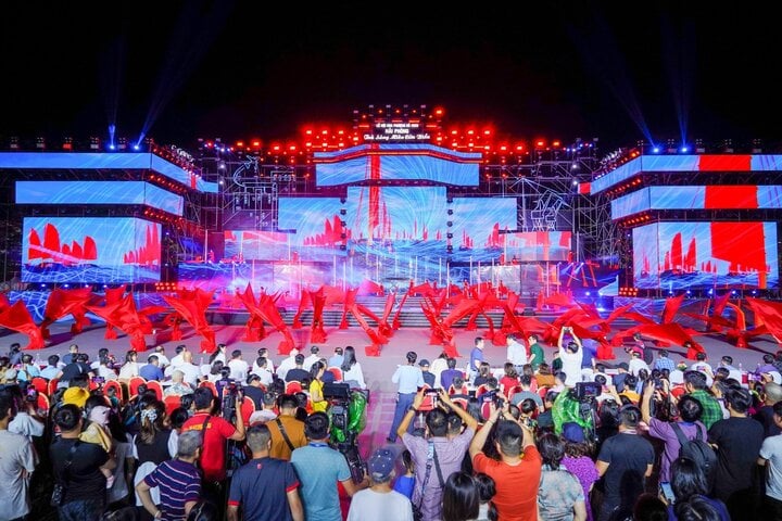 Hải Ph&ograve;ng tổ chức bắn ph&aacute;o hoa tầm cao tại lễ hội Hoa phượng đỏ 2024- Ảnh 3.