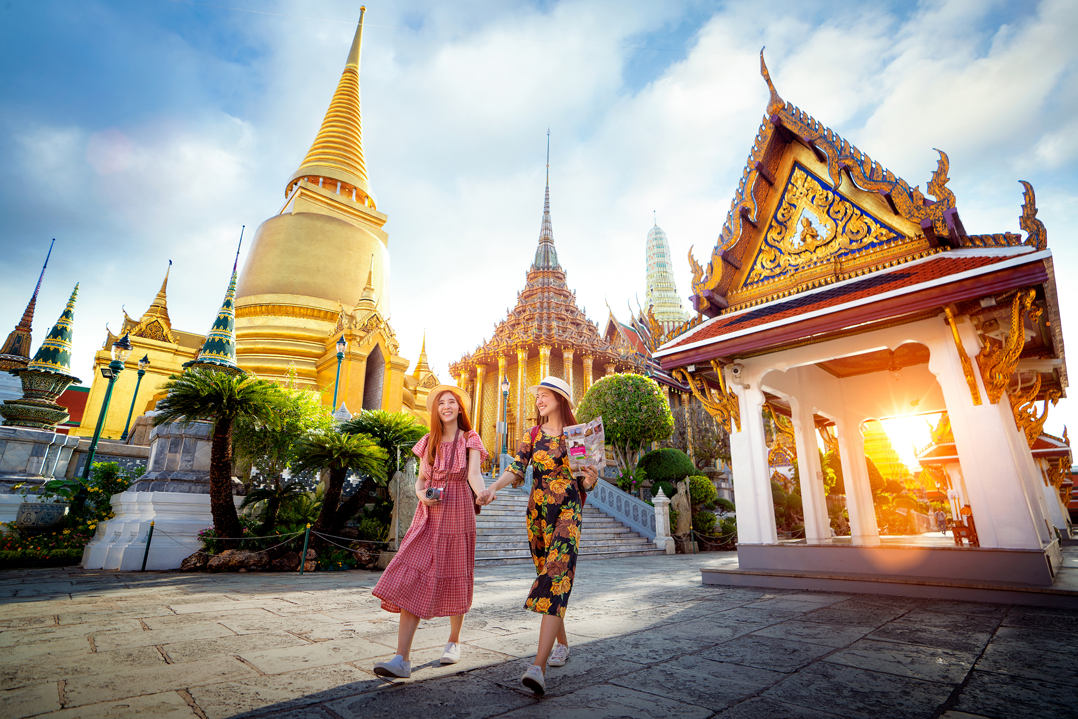 C&aacute;ch n&agrave;o gỡ n&uacute;t thắt k&igrave;m ch&acirc;n kh&aacute;ch du lịch?- Ảnh 3.