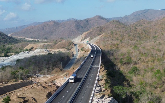 To&agrave;n cảnh cao tốc Cam L&acirc;m - Vĩnh Hảo ng&agrave;y đầu th&ocirc;ng xe