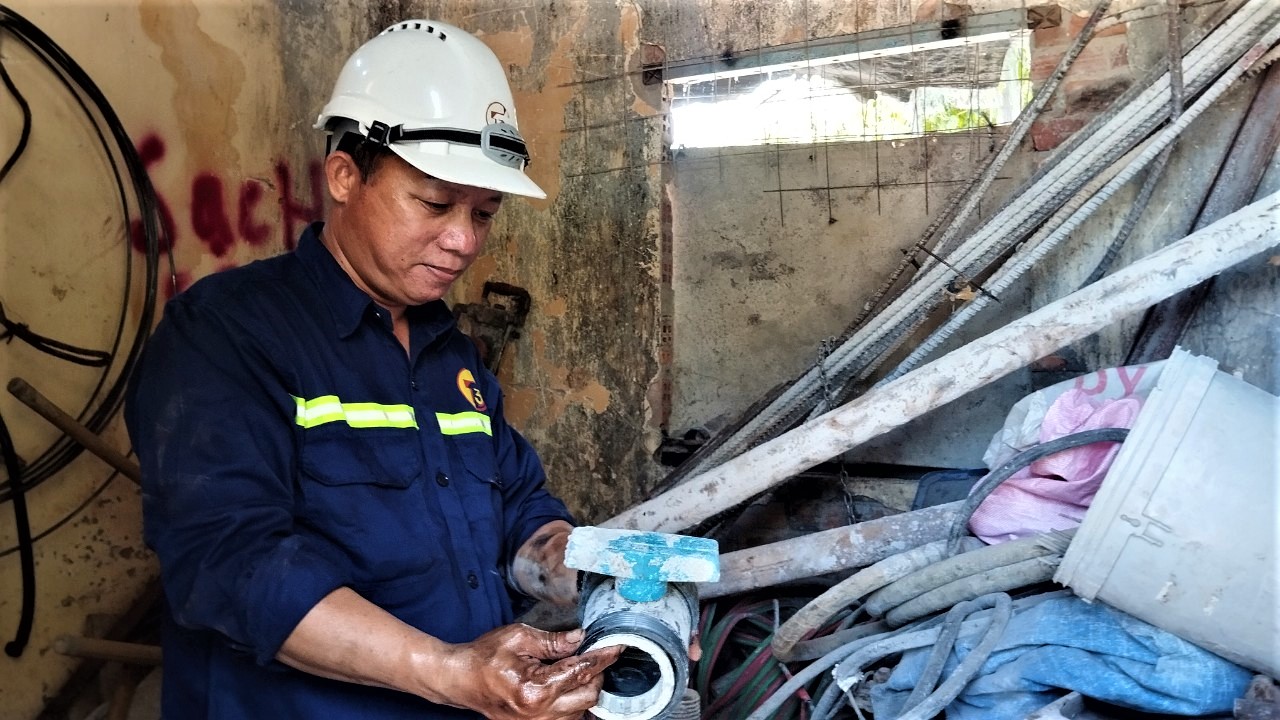 C&ocirc;ng nh&acirc;n căng m&igrave;nh gia cố hầm B&atilde;i Gi&oacute; sau sự cố- Ảnh 1.