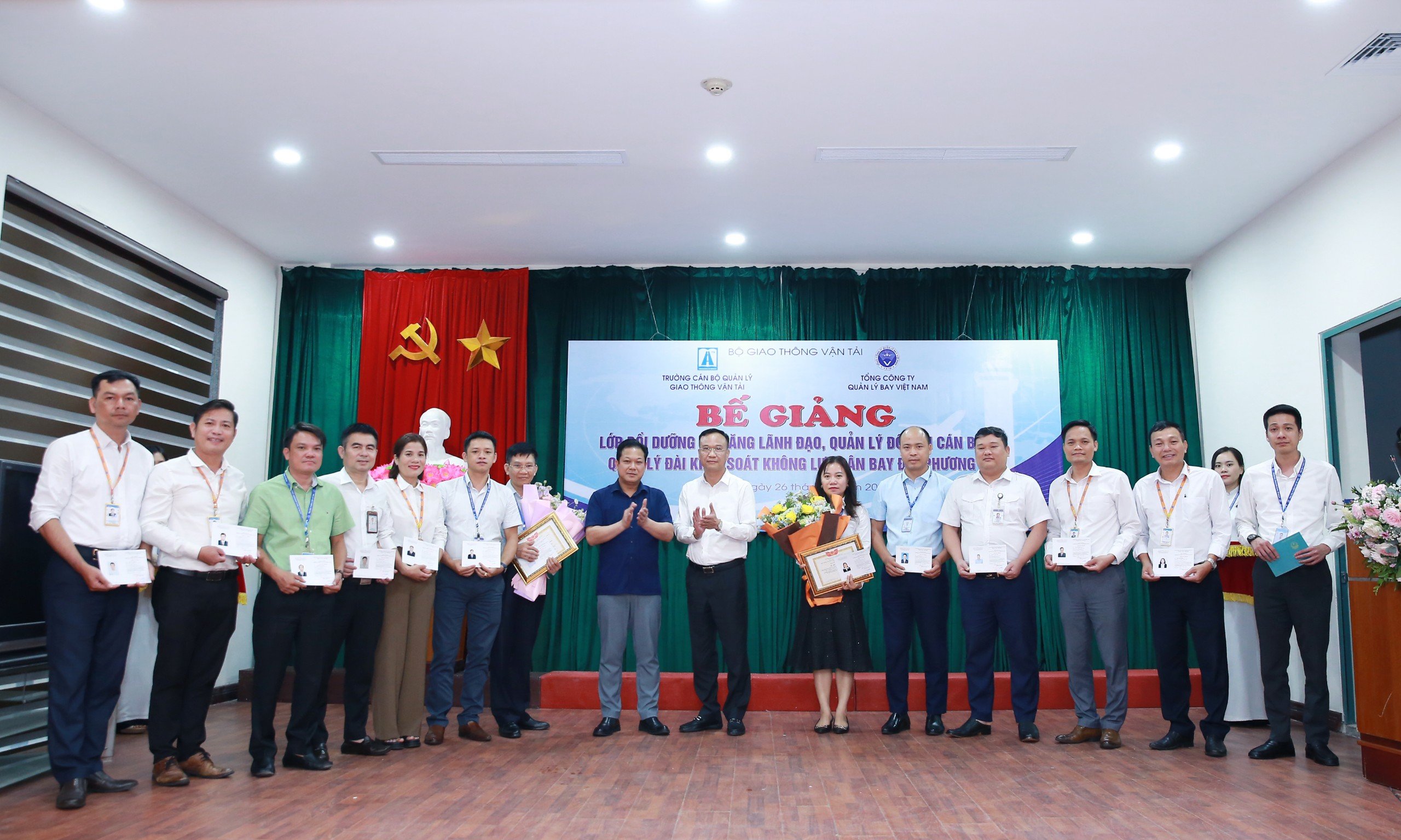 Bế giảng lớp bồi dưỡng kỹ năng l&atilde;nh đạo quản l&yacute; cho c&aacute;n bộ Đ&agrave;i kiểm so&aacute;t kh&ocirc;ng lưu- Ảnh 4.