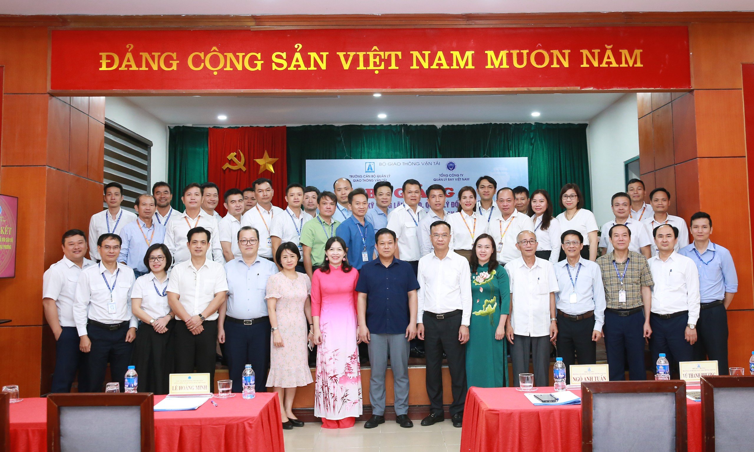 Bế giảng lớp bồi dưỡng kỹ năng l&atilde;nh đạo quản l&yacute; cho c&aacute;n bộ Đ&agrave;i kiểm so&aacute;t kh&ocirc;ng lưu- Ảnh 3.