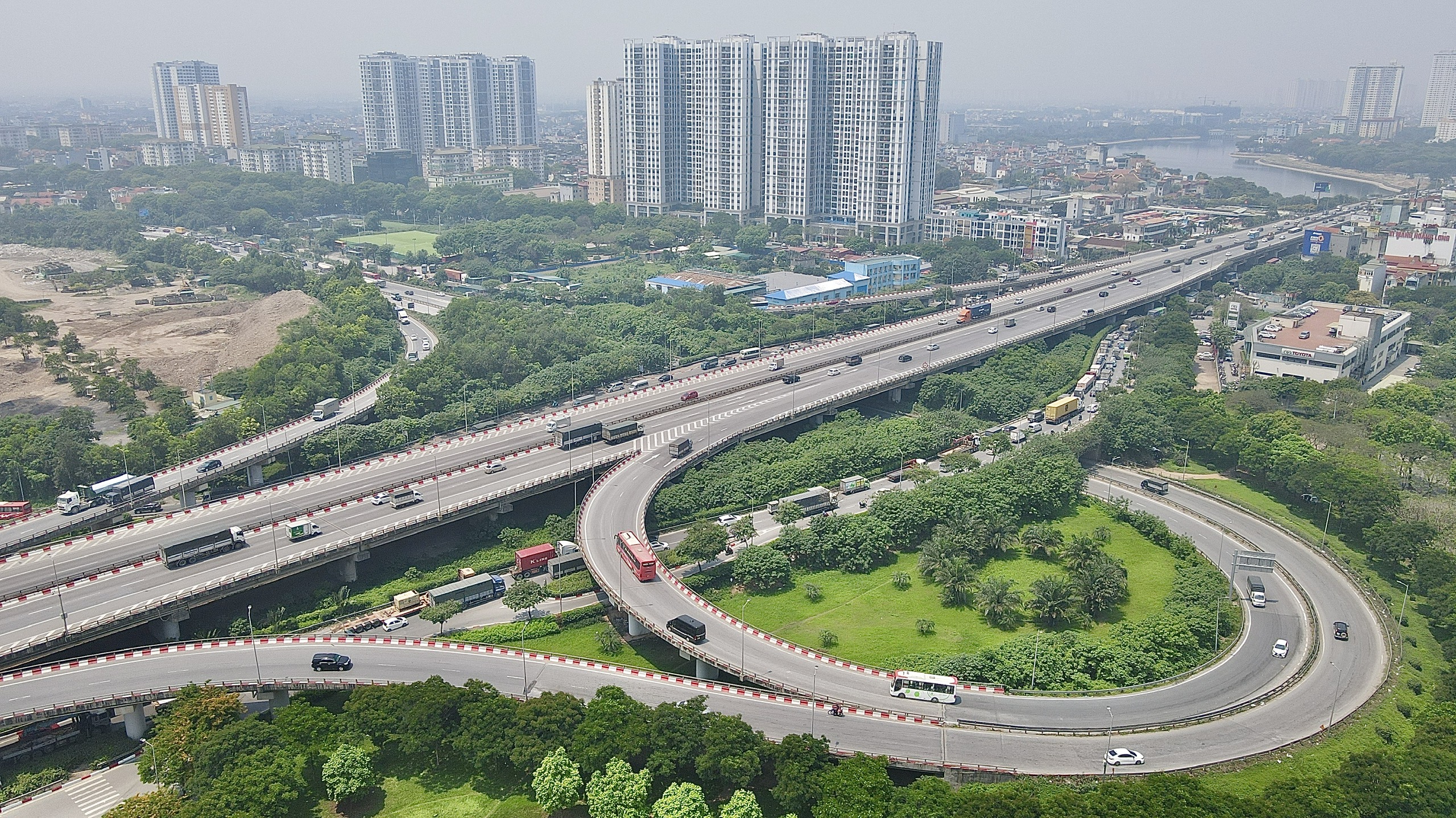 Ng&agrave;y đầu nghỉ lễ 30/4, cửa ng&otilde; Thủ đ&ocirc; tắc cứng từ s&aacute;ng sớm, nội đ&ocirc; th&ocirc;ng tho&aacute;ng- Ảnh 11.