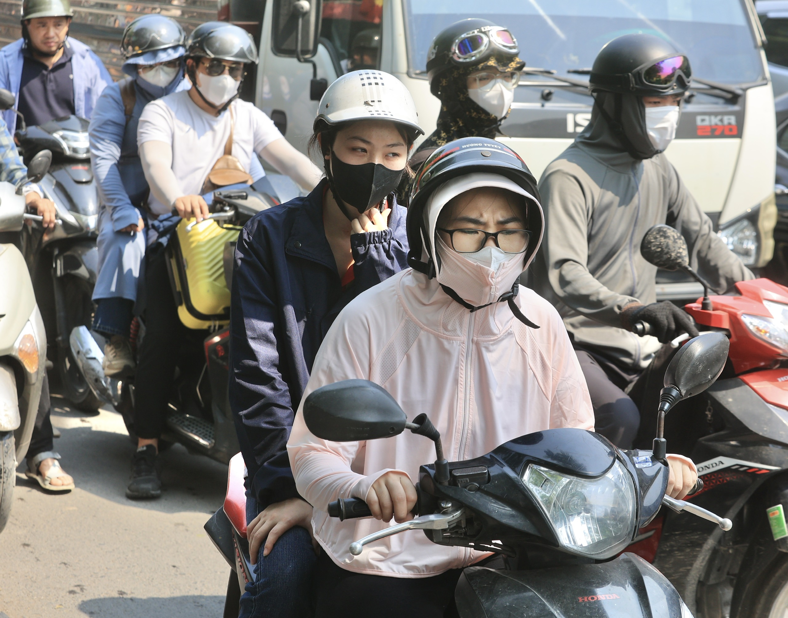 Ng&agrave;y đầu nghỉ lễ 30/4, cửa ng&otilde; Thủ đ&ocirc; tắc cứng từ s&aacute;ng sớm, nội đ&ocirc; th&ocirc;ng tho&aacute;ng- Ảnh 3.