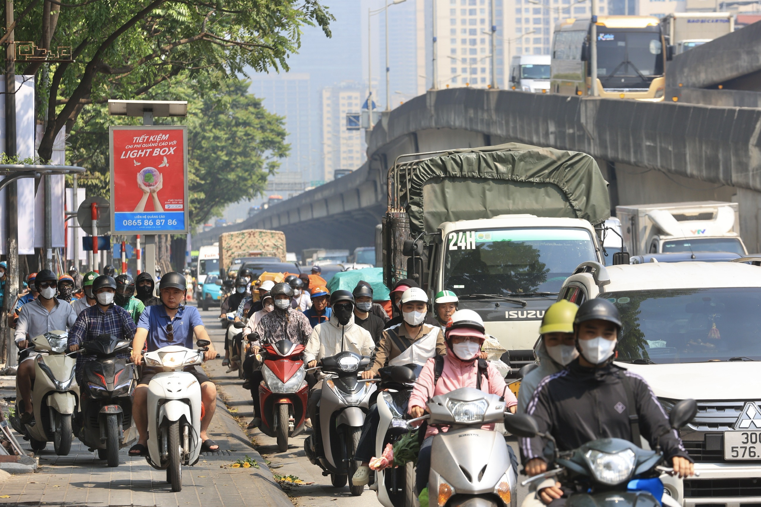 Ng&agrave;y đầu nghỉ lễ 30/4, cửa ng&otilde; Thủ đ&ocirc; tắc cứng từ s&aacute;ng sớm, nội đ&ocirc; th&ocirc;ng tho&aacute;ng- Ảnh 1.