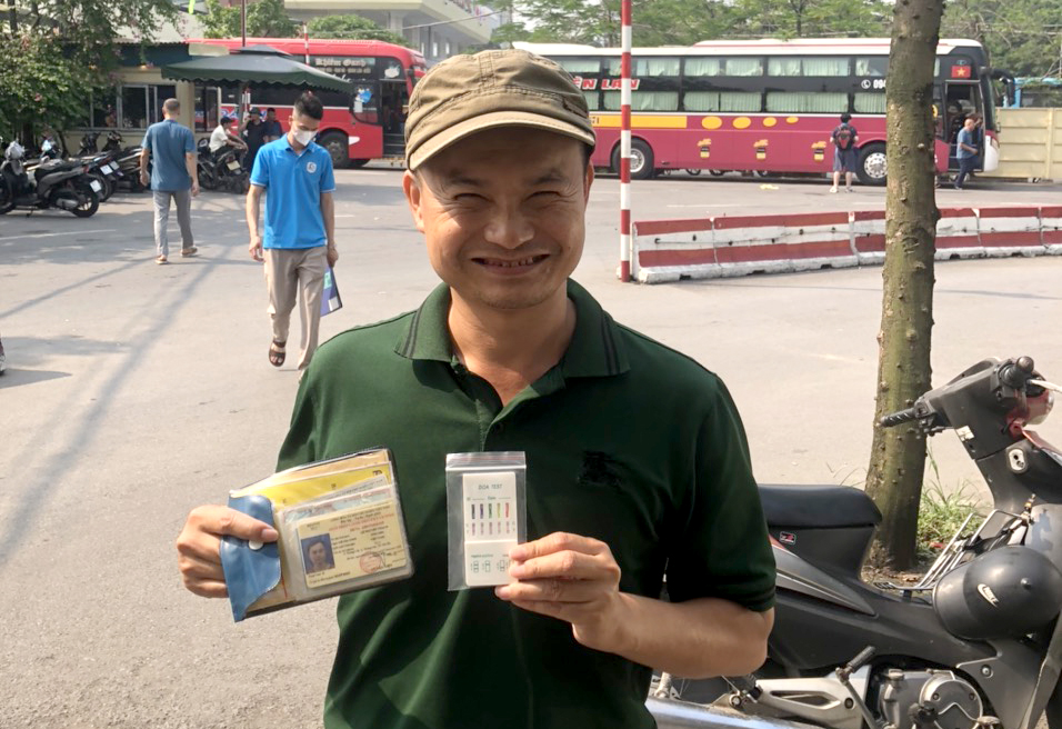 Cảnh s&aacute;t v&agrave;o tận bến kiểm tra ma tu&yacute; v&agrave; nồng độ cồn l&aacute;i xe kh&aacute;ch- Ảnh 7.