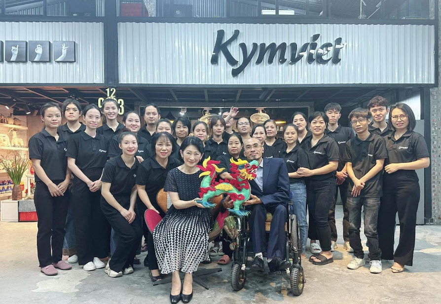 Nghị lực &ocirc;ng chủ xưởng may KymViet sau biến cố cuộc đời- Ảnh 2.