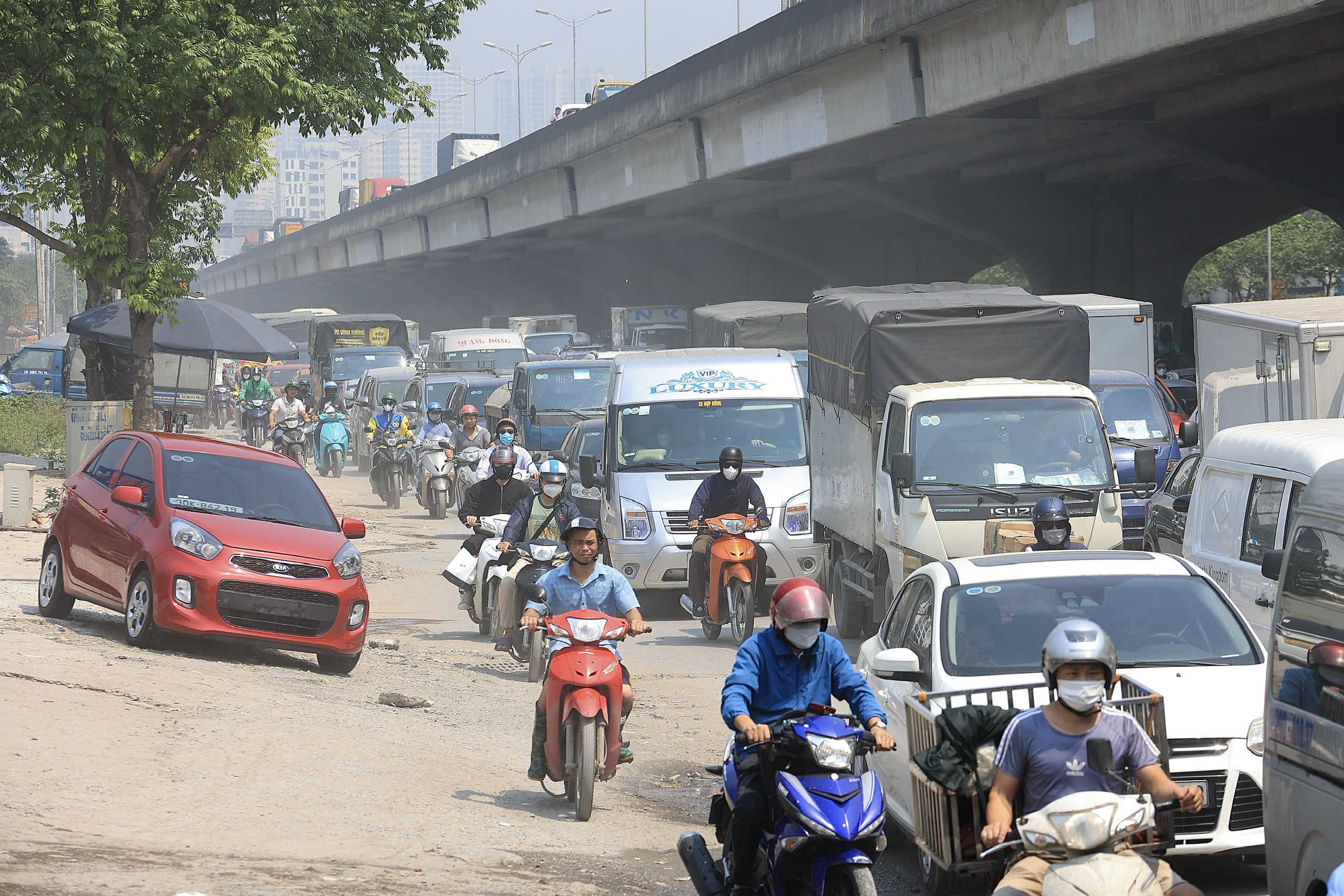 Ng&agrave;y đầu nghỉ lễ 30/4, cửa ng&otilde; Thủ đ&ocirc; tắc cứng từ s&aacute;ng sớm, nội đ&ocirc; th&ocirc;ng tho&aacute;ng- Ảnh 6.