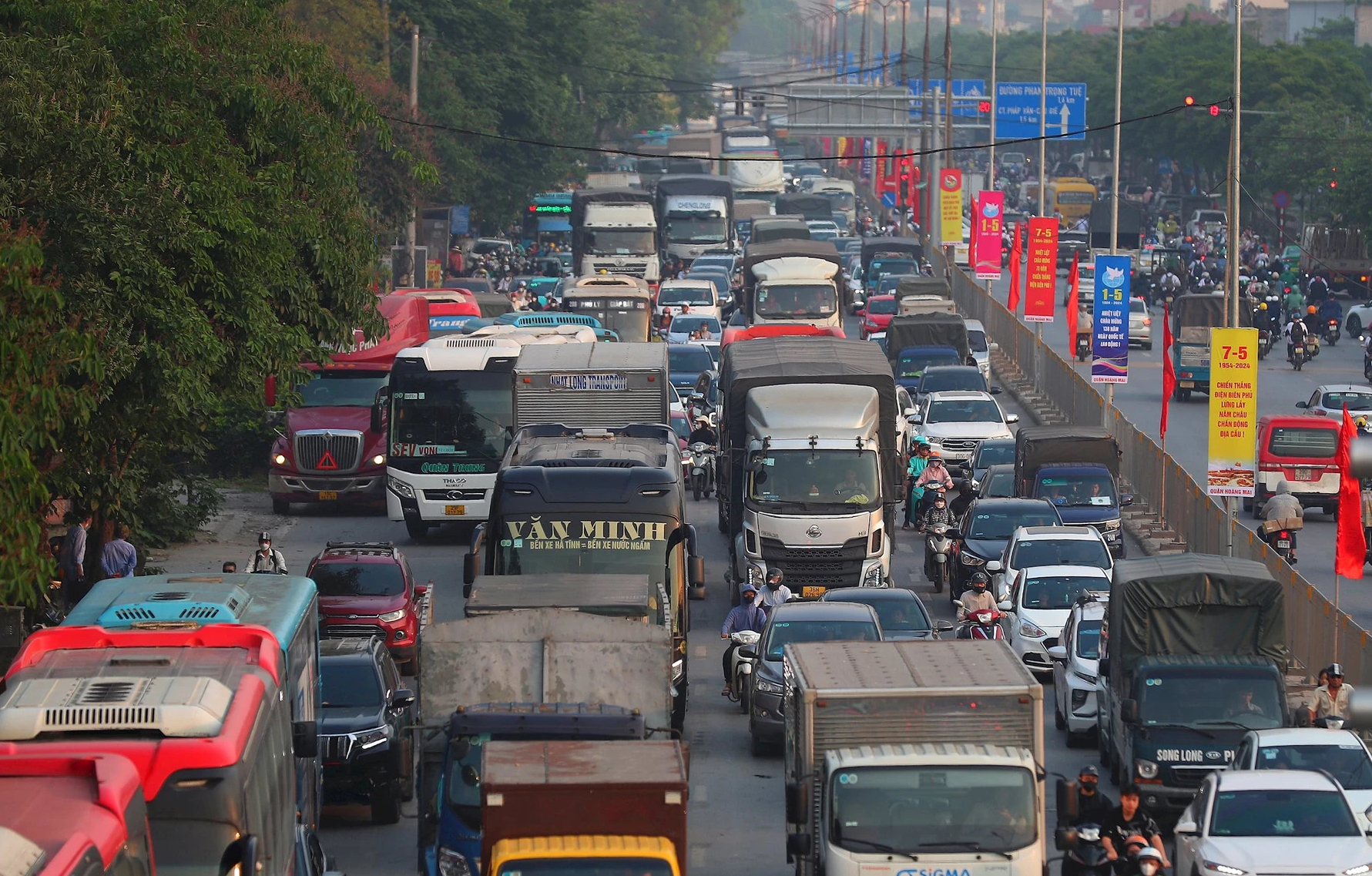 Cảnh s&aacute;t v&agrave;o tận bến kiểm tra ma tu&yacute; v&agrave; nồng độ cồn l&aacute;i xe kh&aacute;ch- Ảnh 11.