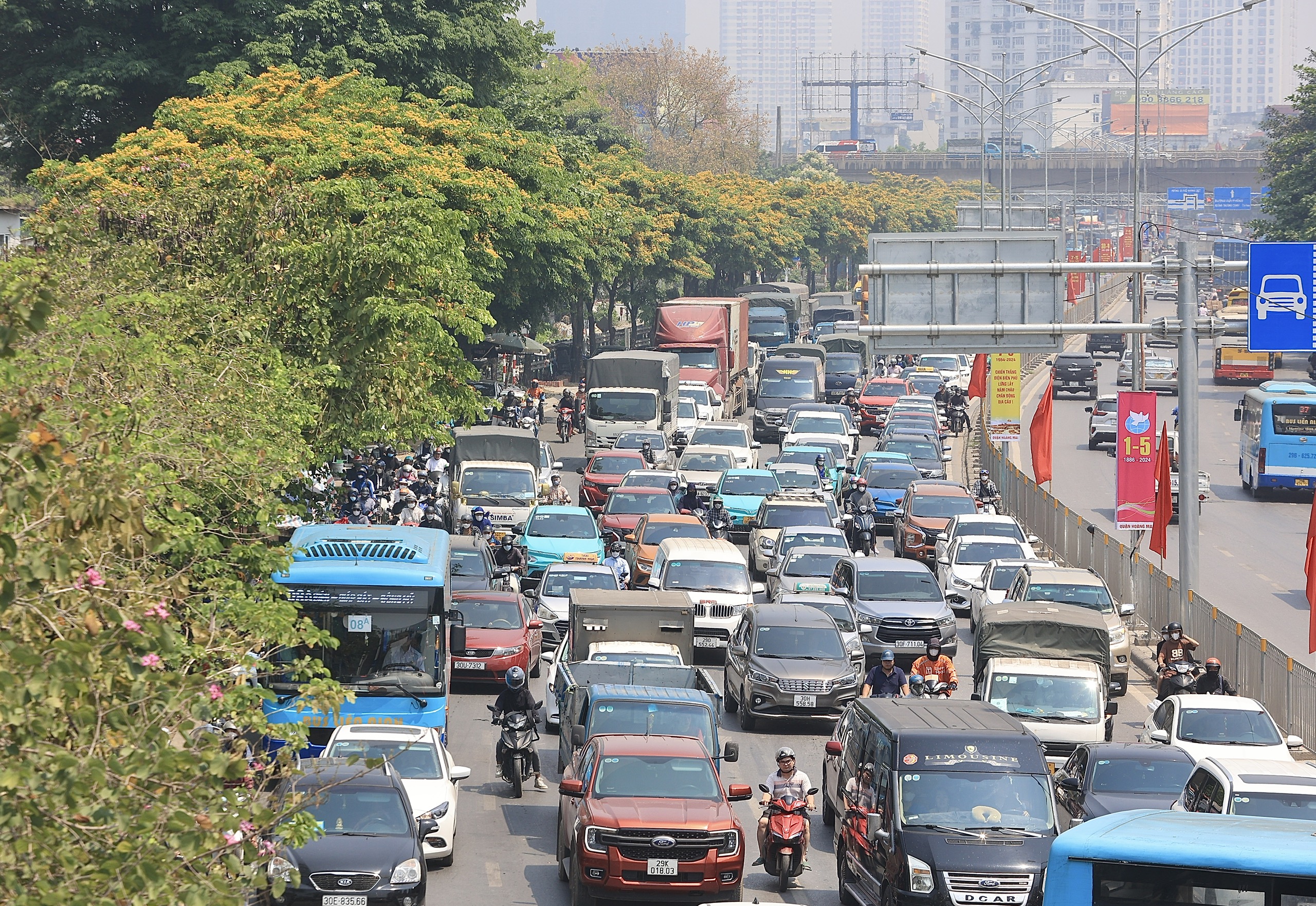 Ng&agrave;y đầu nghỉ lễ 30/4, cửa ng&otilde; Thủ đ&ocirc; tắc cứng từ s&aacute;ng sớm, nội đ&ocirc; th&ocirc;ng tho&aacute;ng- Ảnh 10.