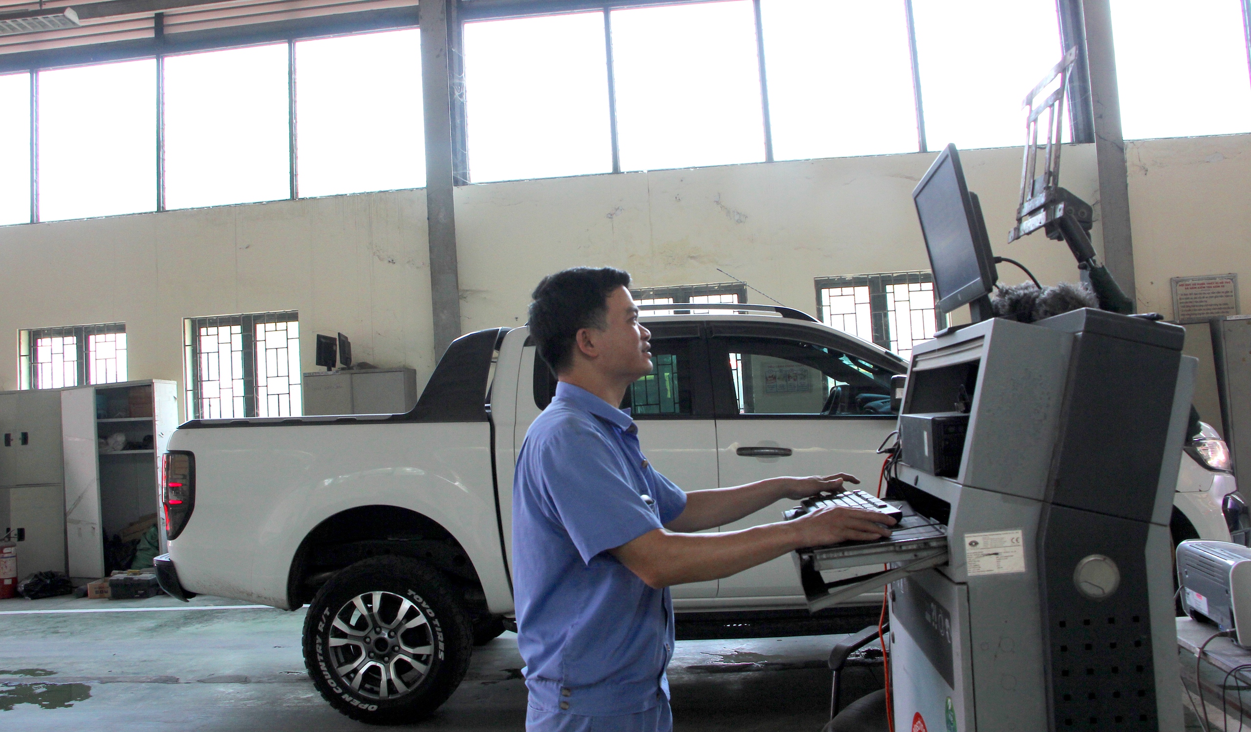 Trung t&acirc;m đăng kiểm vẫn tất bật hoạt động trong ng&agrave;y đầu nghỉ lễ 30/4- Ảnh 9.