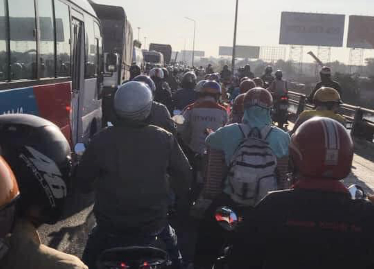 Dân ùn ùn đi Vũng Tàu, Đà Lạt nghỉ lễ, nhiều tuyến đường ùn ứ kéo dài- Ảnh 6. Dân ùn ùn đi Vũng Tàu, Đà Lạt nghỉ lễ, nhiều tuyến đường ùn ứ kéo dài- Ảnh 6.