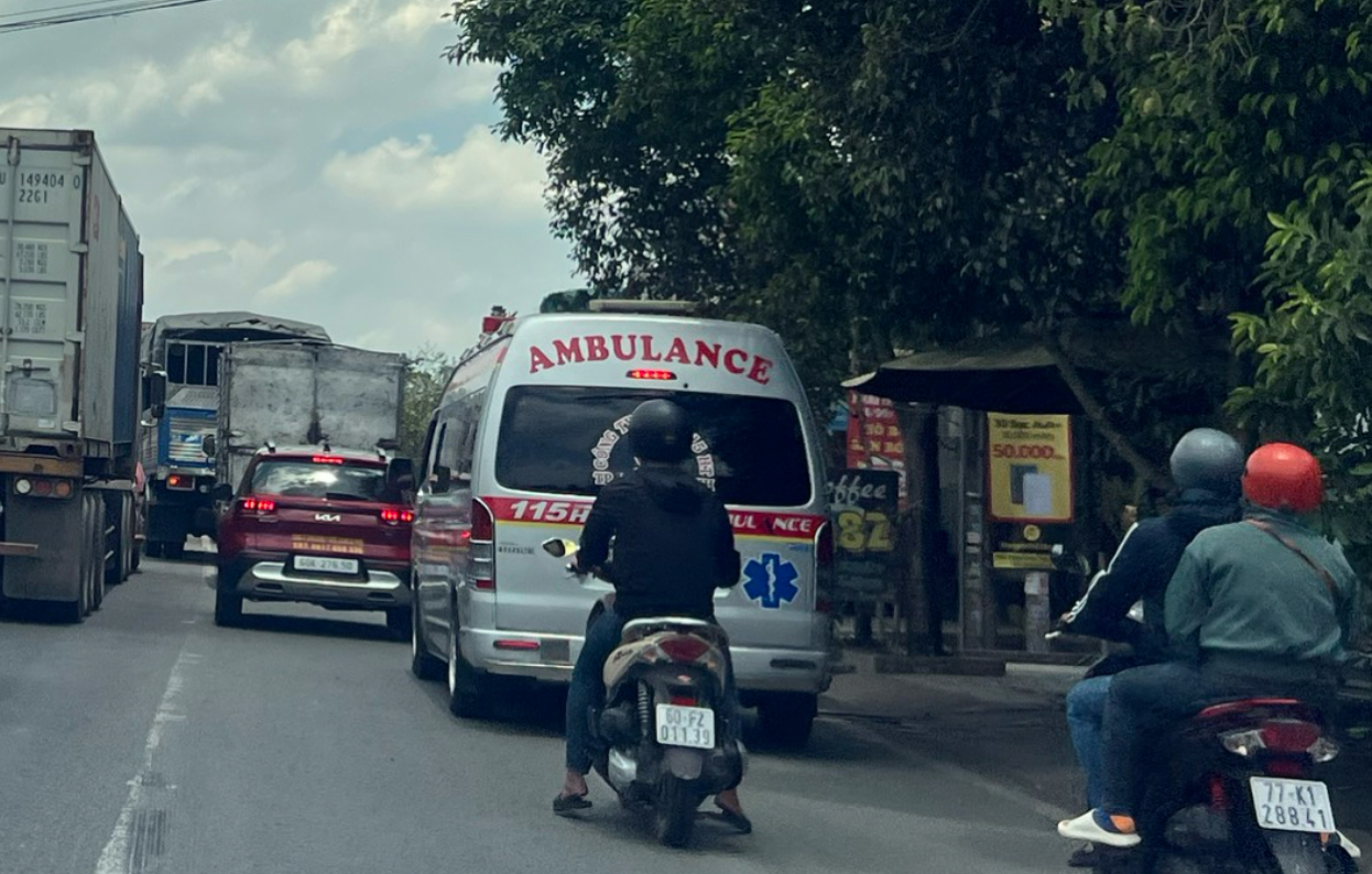 Dân ùn ùn đi Vũng Tàu, Đà Lạt nghỉ lễ, nhiều tuyến đường ùn ứ kéo dài- Ảnh 10. Dân ùn ùn đi Vũng Tàu, Đà Lạt nghỉ lễ, nhiều tuyến đường ùn ứ kéo dài- Ảnh 10.