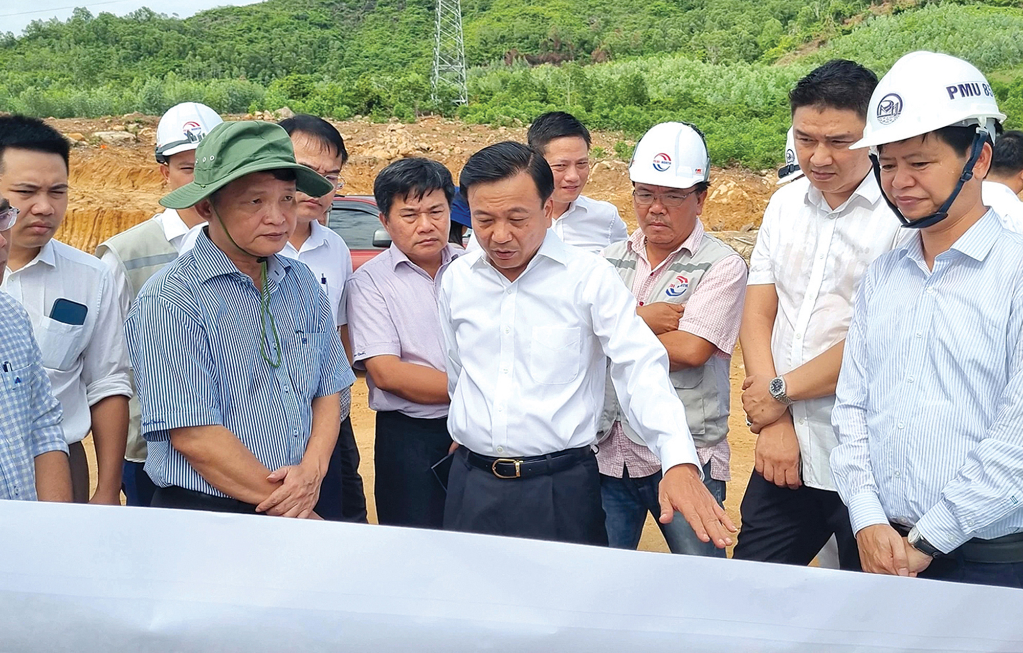 Chạy đua l&agrave;m cao tốc, k&eacute;o Bắc - Nam gần lại- Ảnh 2.