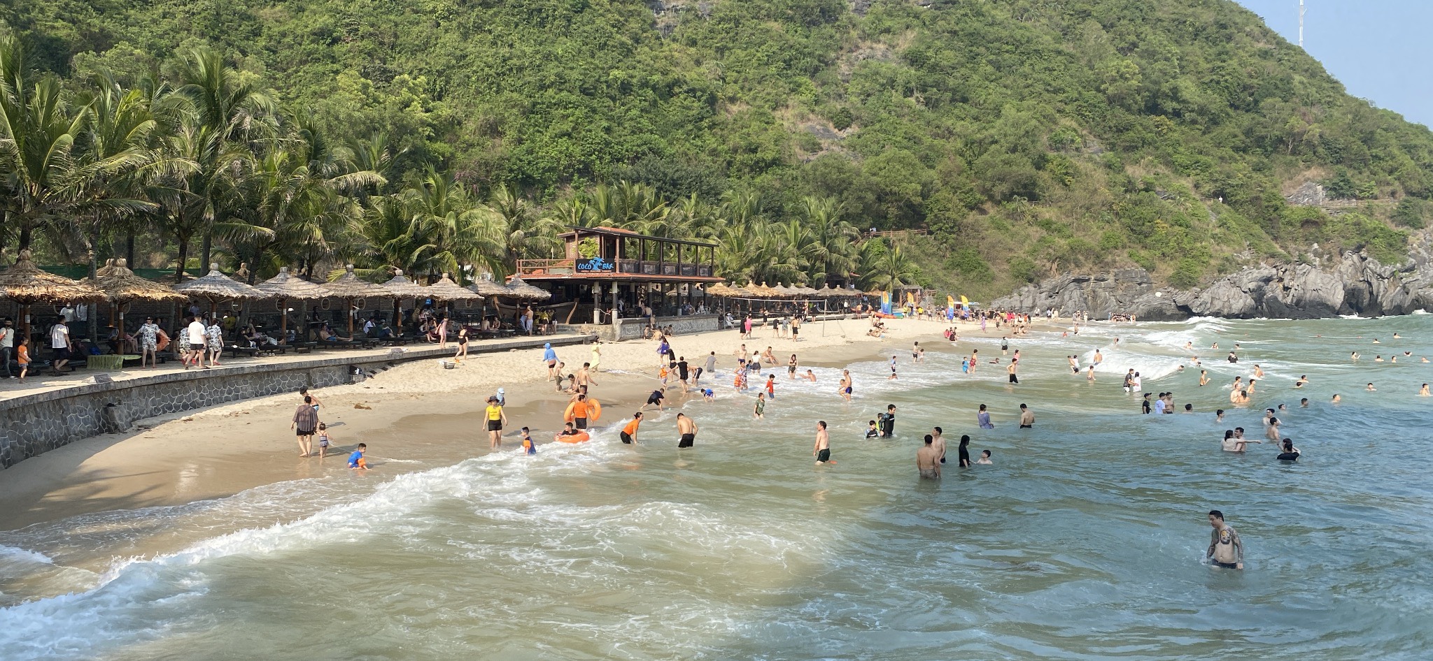 Ng&agrave;y đầu dịp nghỉ lễ 30/4 - 1/5: C&aacute;t B&agrave;, Đồ Sơn thưa vắng kh&aacute;ch- Ảnh 7.