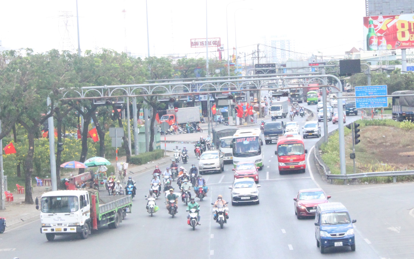 TP.HCM tho&aacute;t cảnh kẹt xe c&aacute;c cửa ng&otilde; ng&agrave;y thứ 2 nghỉ lễ