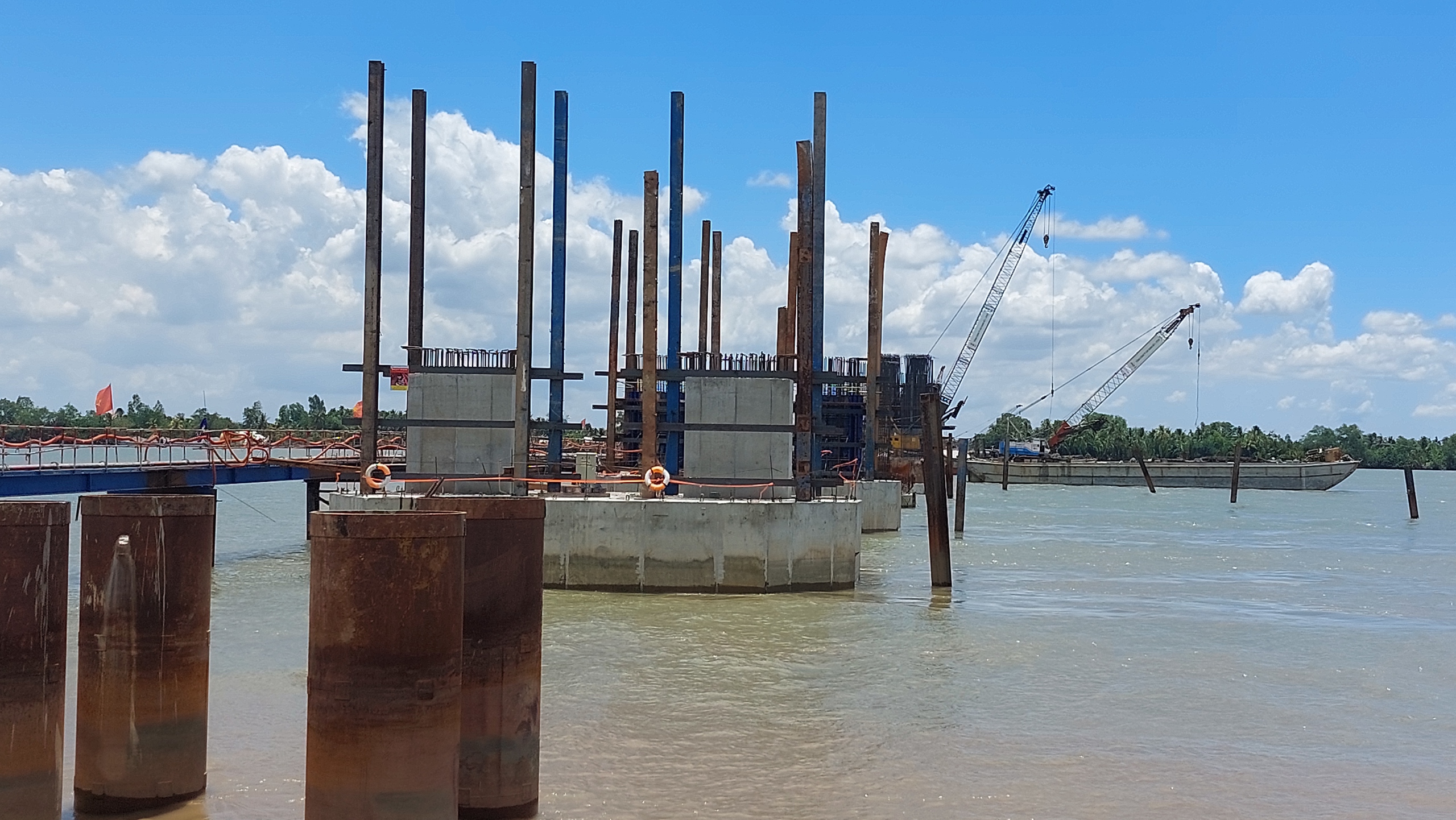 Những người g&aacute;c kỳ nghỉ lễ, đội nắng "nối nhịp cầu" Đại Ng&atilde;i 2- Ảnh 3.