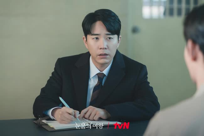 "Nữ ho&agrave;ng nước mắt" tập 15: Kh&aacute;n giả phẫn nộ khi Hyun Woo bị tai nạn giao th&ocirc;ng - Ảnh 4.