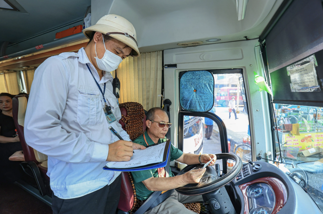 Gần 6.900 phương tiện bị thu hồi ph&ugrave; hiệu qua theo d&otilde;i thiết bị gi&aacute;m s&aacute;t h&agrave;nh tr&igrave;nh- Ảnh 2.