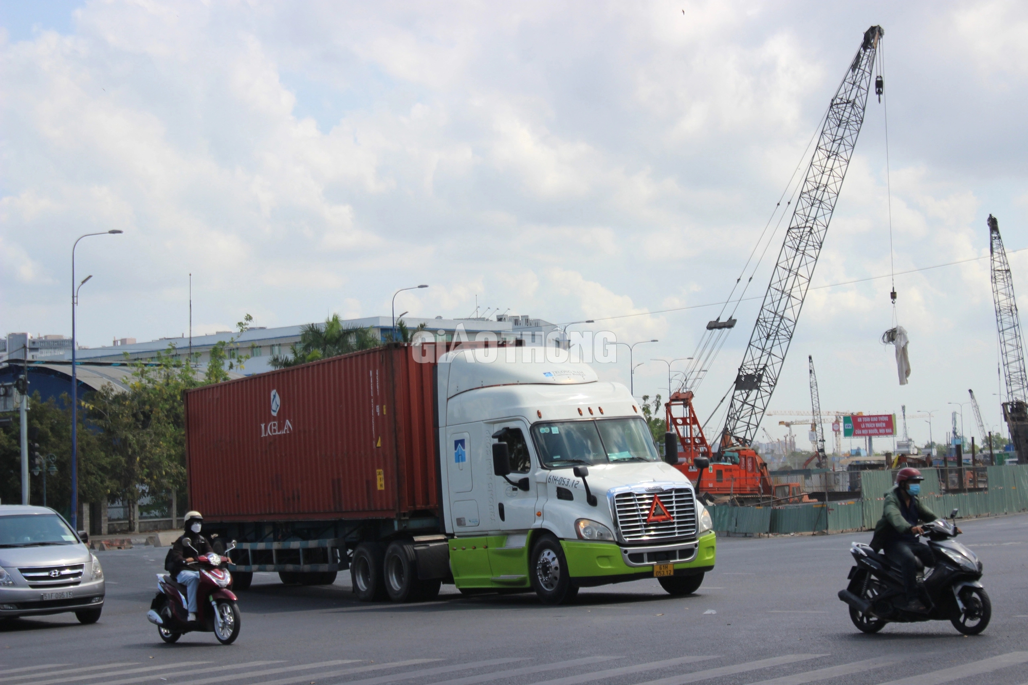 TP.HCM tho&aacute;t cảnh kẹt xe c&aacute;c cửa ng&otilde; ng&agrave;y thứ 2 nghỉ lễ- Ảnh 2.