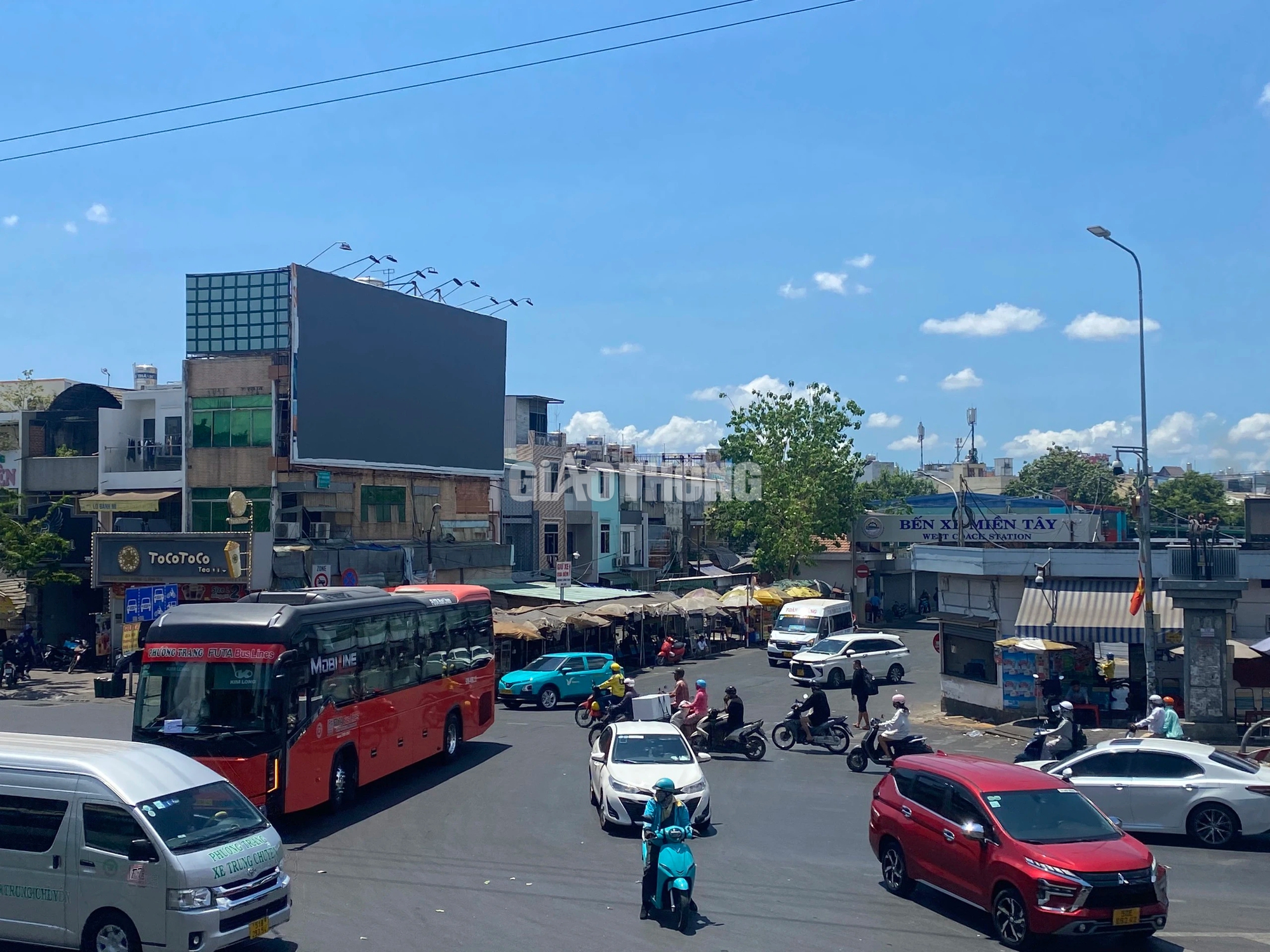 TP.HCM tho&aacute;t cảnh kẹt xe c&aacute;c cửa ng&otilde; ng&agrave;y thứ 2 nghỉ lễ- Ảnh 4.