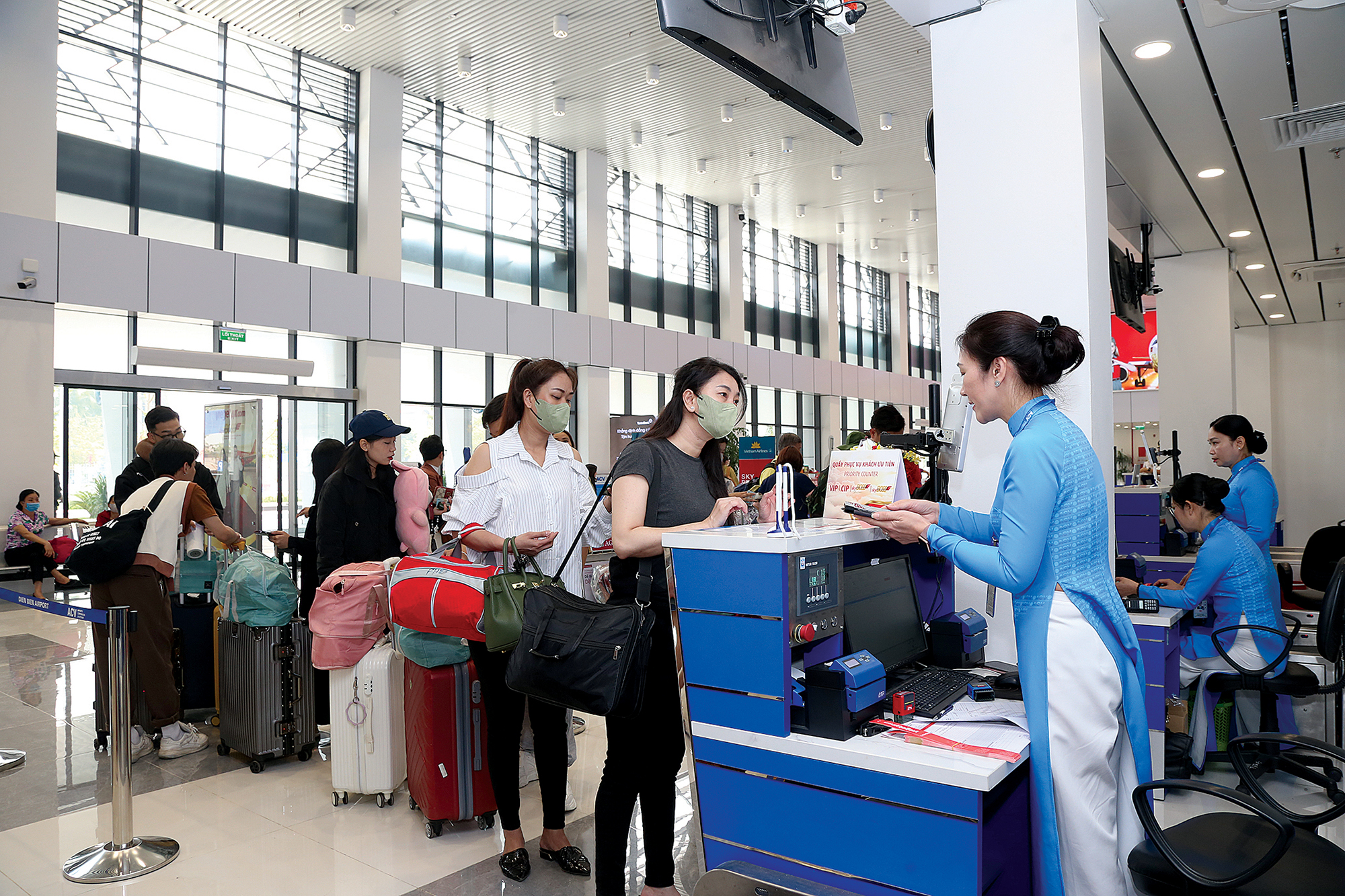 Từ sân bay dã chiến đến cửa ngõ hàng không Tây Bắc- Ảnh 1. Từ sân bay dã chiến đến cửa ngõ hàng không Tây Bắc- Ảnh 1.