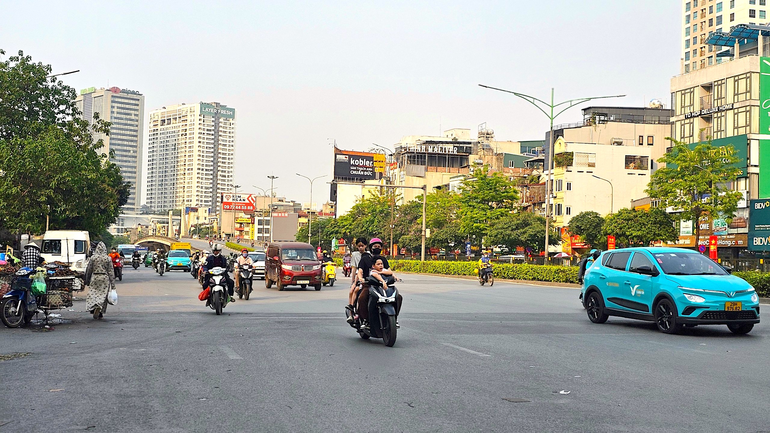 H&agrave; Nội nắng n&oacute;ng, đường phố vắng vẻ dịp nghỉ lễ- Ảnh 5.