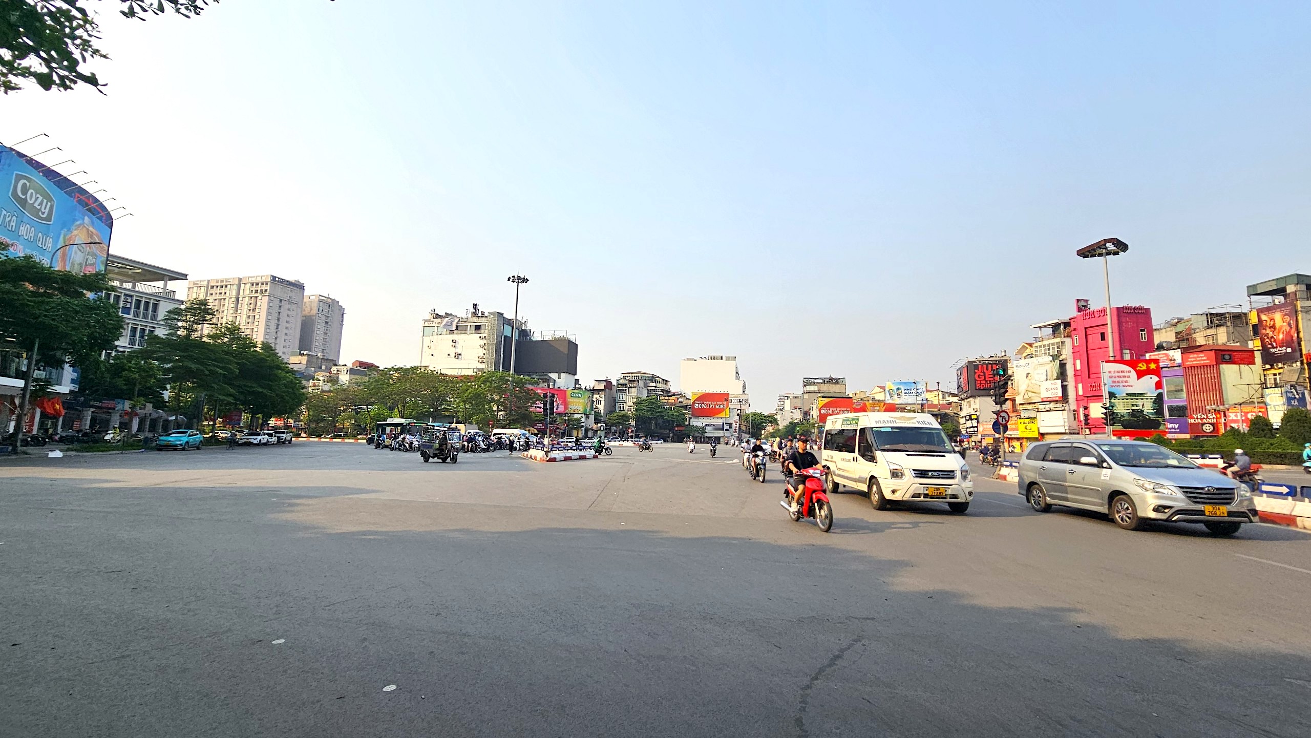 H&agrave; Nội nắng n&oacute;ng, đường phố vắng vẻ dịp nghỉ lễ- Ảnh 8.