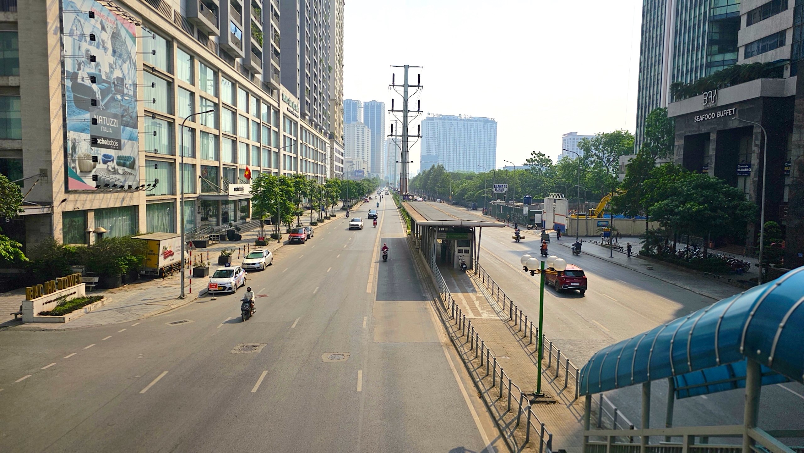 H&agrave; Nội nắng n&oacute;ng, đường phố vắng vẻ dịp nghỉ lễ- Ảnh 1.