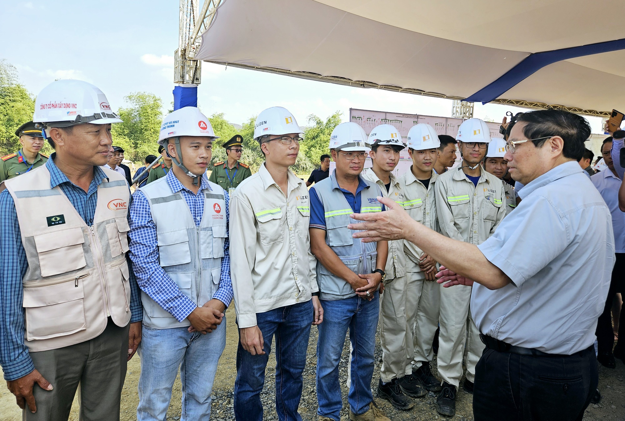 Thủ tướng: Phấn đấu ho&agrave;n th&agrave;nh cao tốc V&acirc;n Phong - Nha Trang dịp 30/4/2025- Ảnh 4.