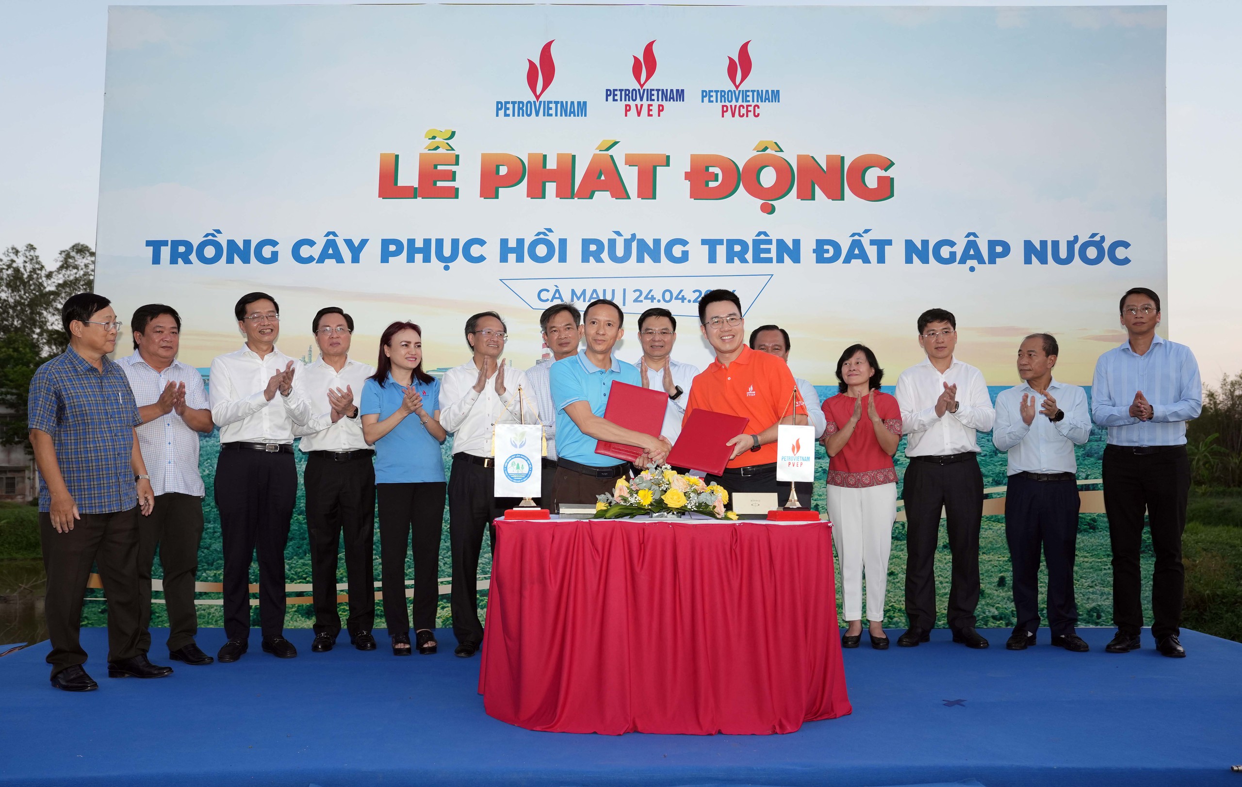 Petrovietnam ph&aacute;t động trồng c&acirc;y phục hồi rừng tr&ecirc;n đất ngập nước- Ảnh 1.