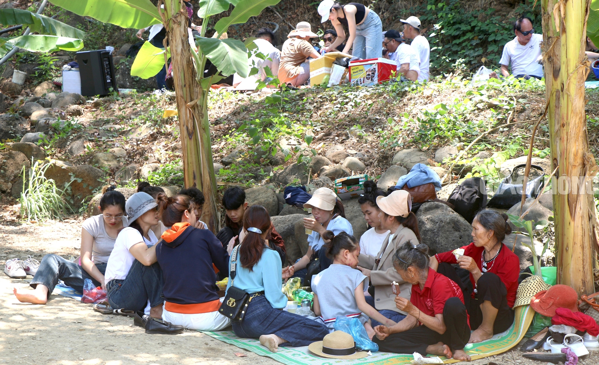 Du kh&aacute;ch đổ x&ocirc; về th&aacute;c nước đẹp nhất T&acirc;y Nguy&ecirc;n &ldquo;giải nhiệt&rdquo;- Ảnh 12.