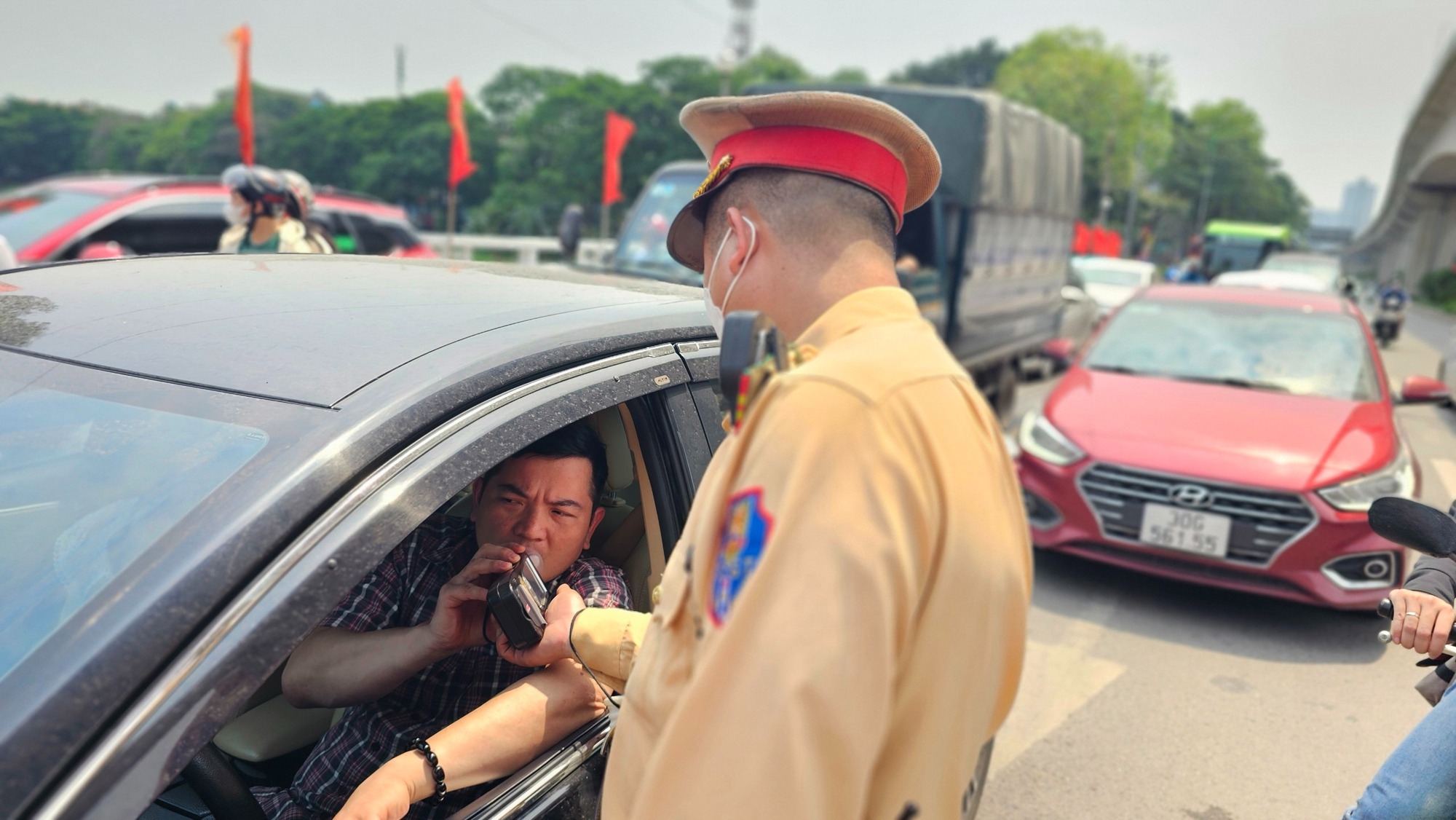 Bộ C&ocirc;ng an n&ecirc;u l&yacute; do ki&ecirc;n quyết giữ quy định nồng độ cồn bằng 0- Ảnh 2.