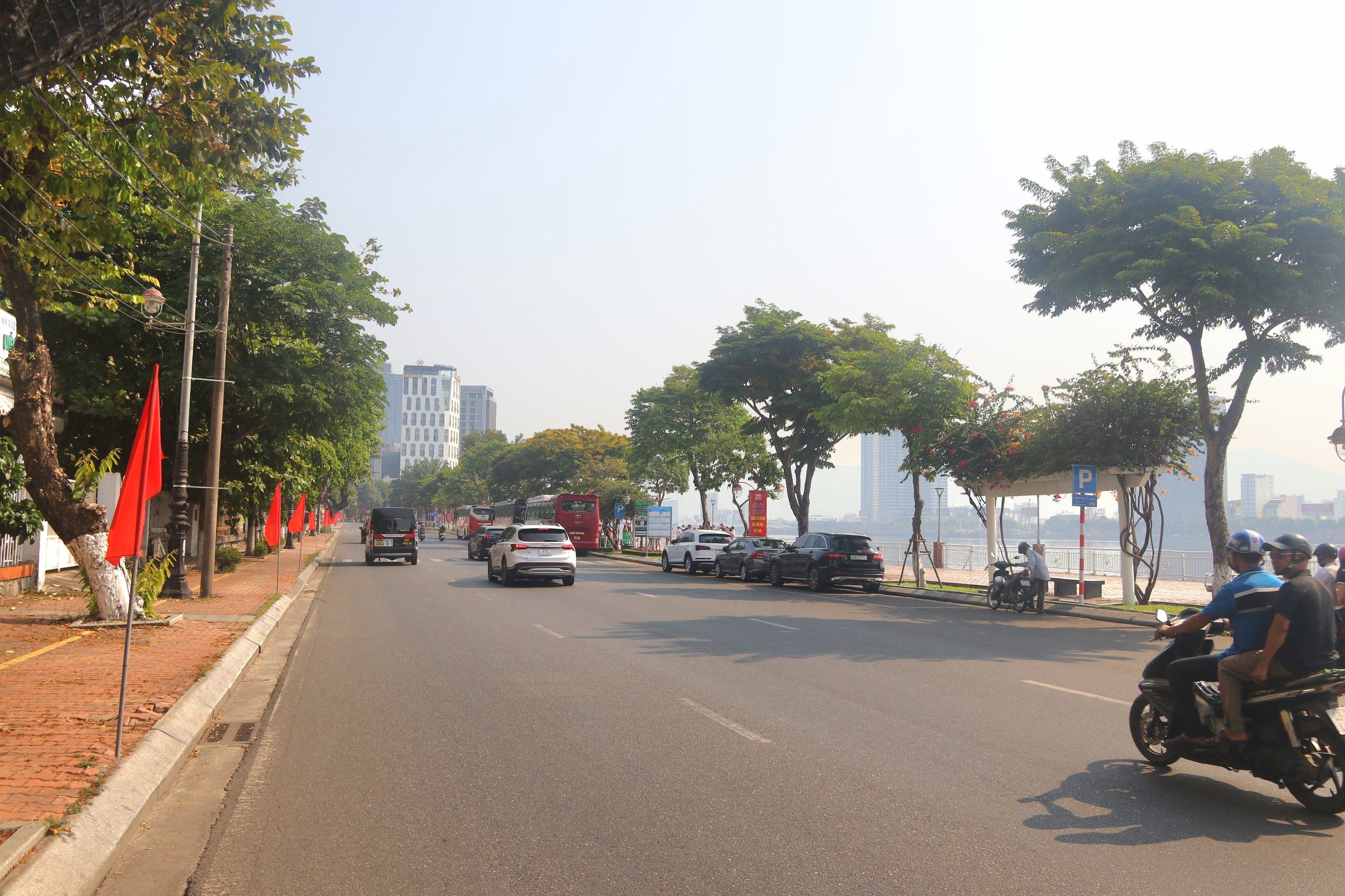 Đường phố Đ&agrave; Nẵng th&ocirc;ng tho&aacute;ng trong kỳ nghỉ lễ 30/4 - 1/5- Ảnh 1.