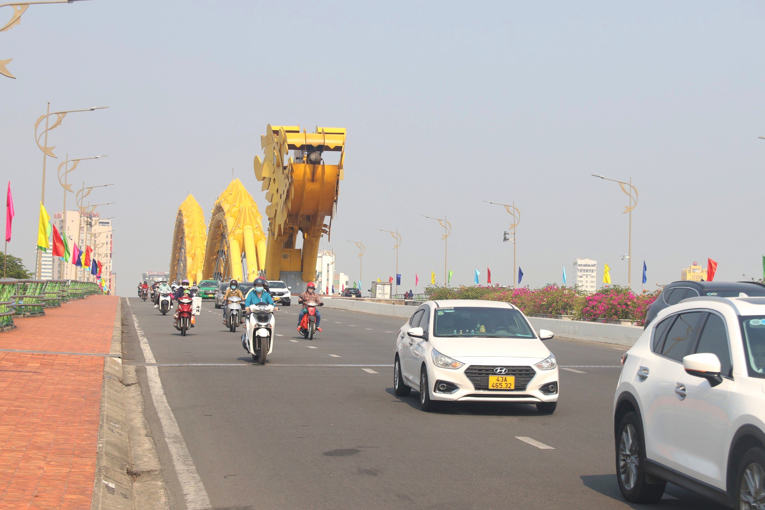 Đường phố Đ&agrave; Nẵng th&ocirc;ng tho&aacute;ng trong kỳ nghỉ lễ 30/4 - 1/5- Ảnh 9.
