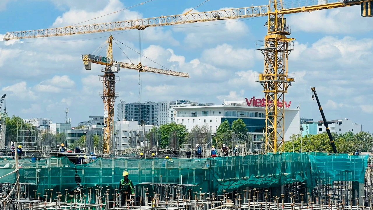 Tiến độ thần tốc tr&ecirc;n c&ocirc;ng trường nh&agrave; ga T3 s&acirc;n bay T&acirc;n Sơn Nhất- Ảnh 2.