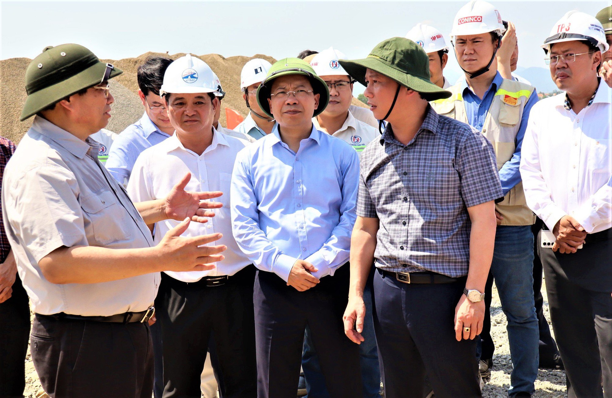 Thủ tướng: Thi c&ocirc;ng "3 ca, 4 k&iacute;p", sớm ho&agrave;n th&agrave;nh cao tốc Kh&aacute;nh H&ograve;a - Bu&ocirc;n Ma Thuột- Ảnh 3.