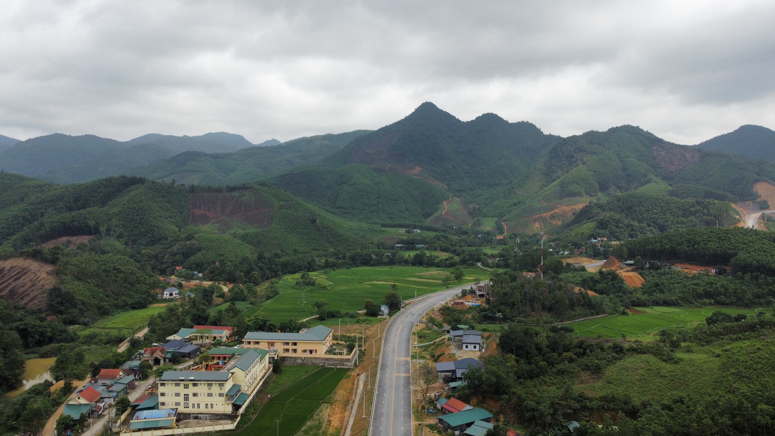Rẻo cao thêm cơ hội đổi đời từ hai tuyến đường hơn nghìn tỷ- Ảnh 5. Rẻo cao thêm cơ hội đổi đời từ hai tuyến đường hơn nghìn tỷ- Ảnh 5.