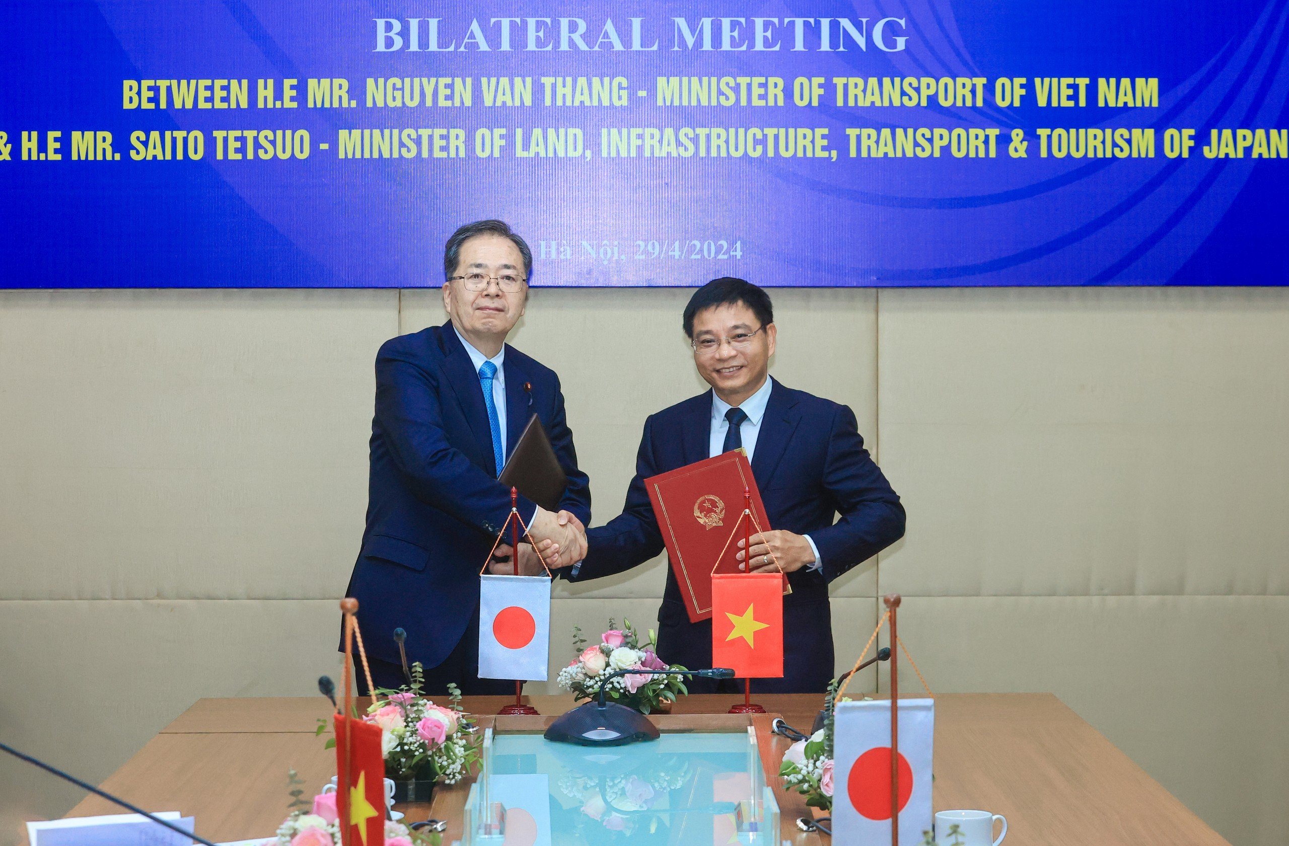 Ký hợp tác toàn diện lĩnh vực GTVT giữa Việt Nam - Nhật Bản- Ảnh 2. Ký hợp tác toàn diện lĩnh vực GTVT giữa Việt Nam - Nhật Bản- Ảnh 2.