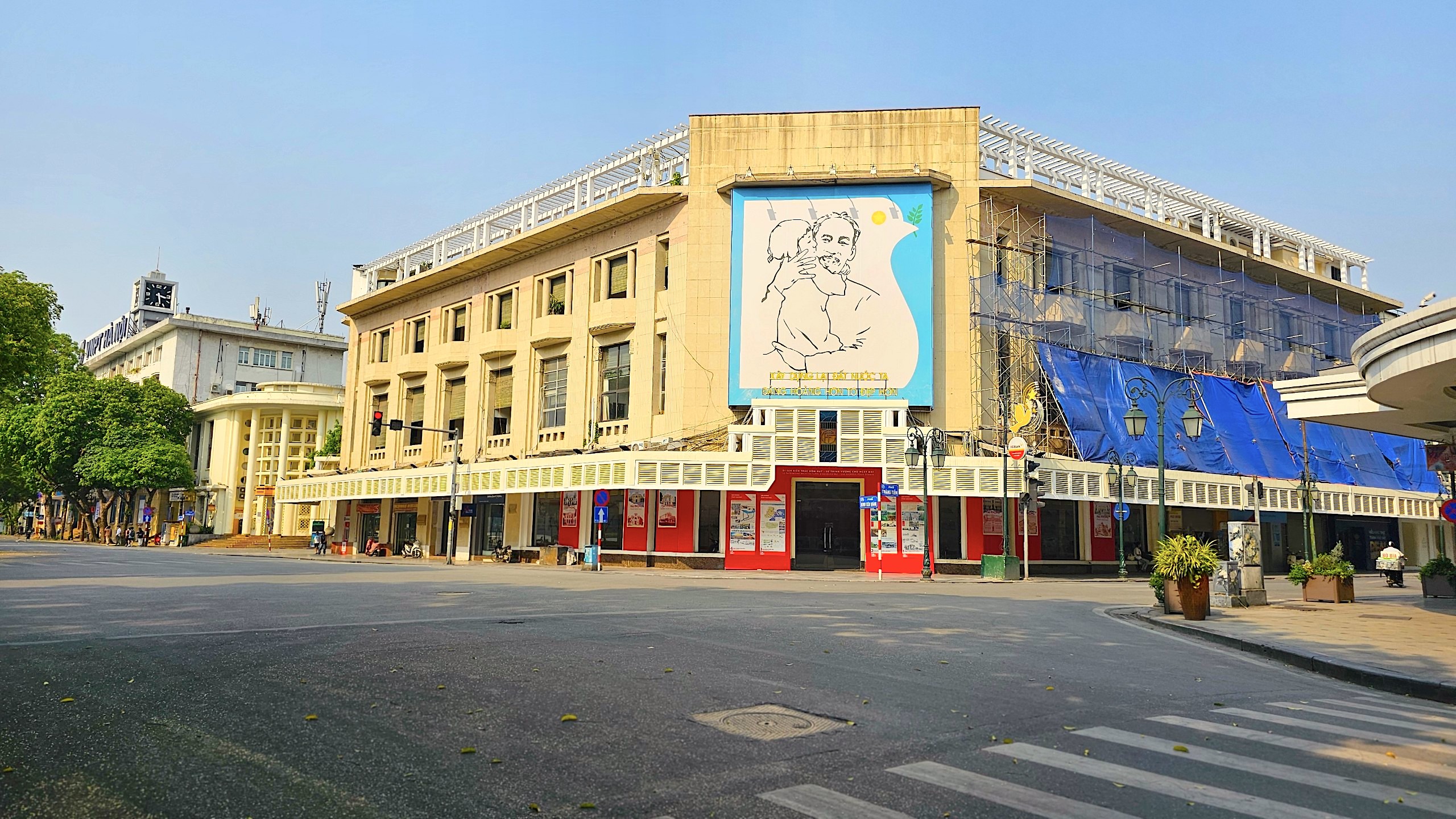 Phố đi bộ H&agrave; Nội lạ thường trong dịp nghỉ lễ- Ảnh 3.